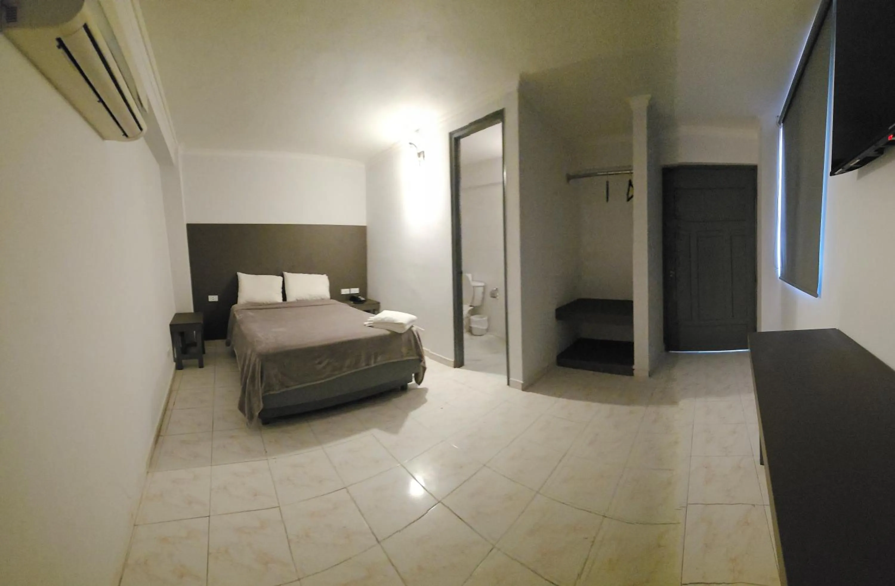 Bed in Hotel Montreal