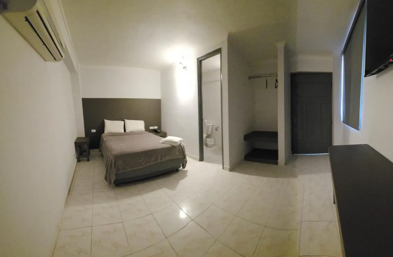 Bed in Hotel Montreal