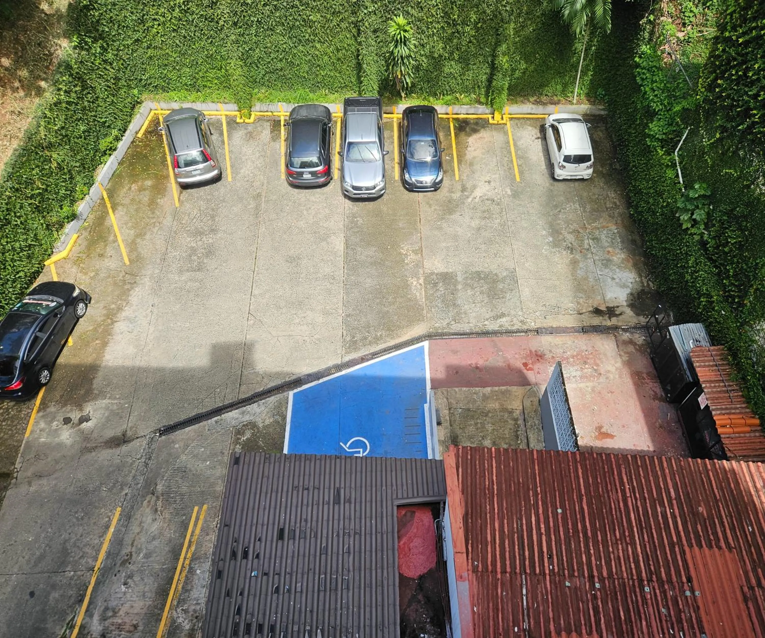 Parking in Hotel Montreal