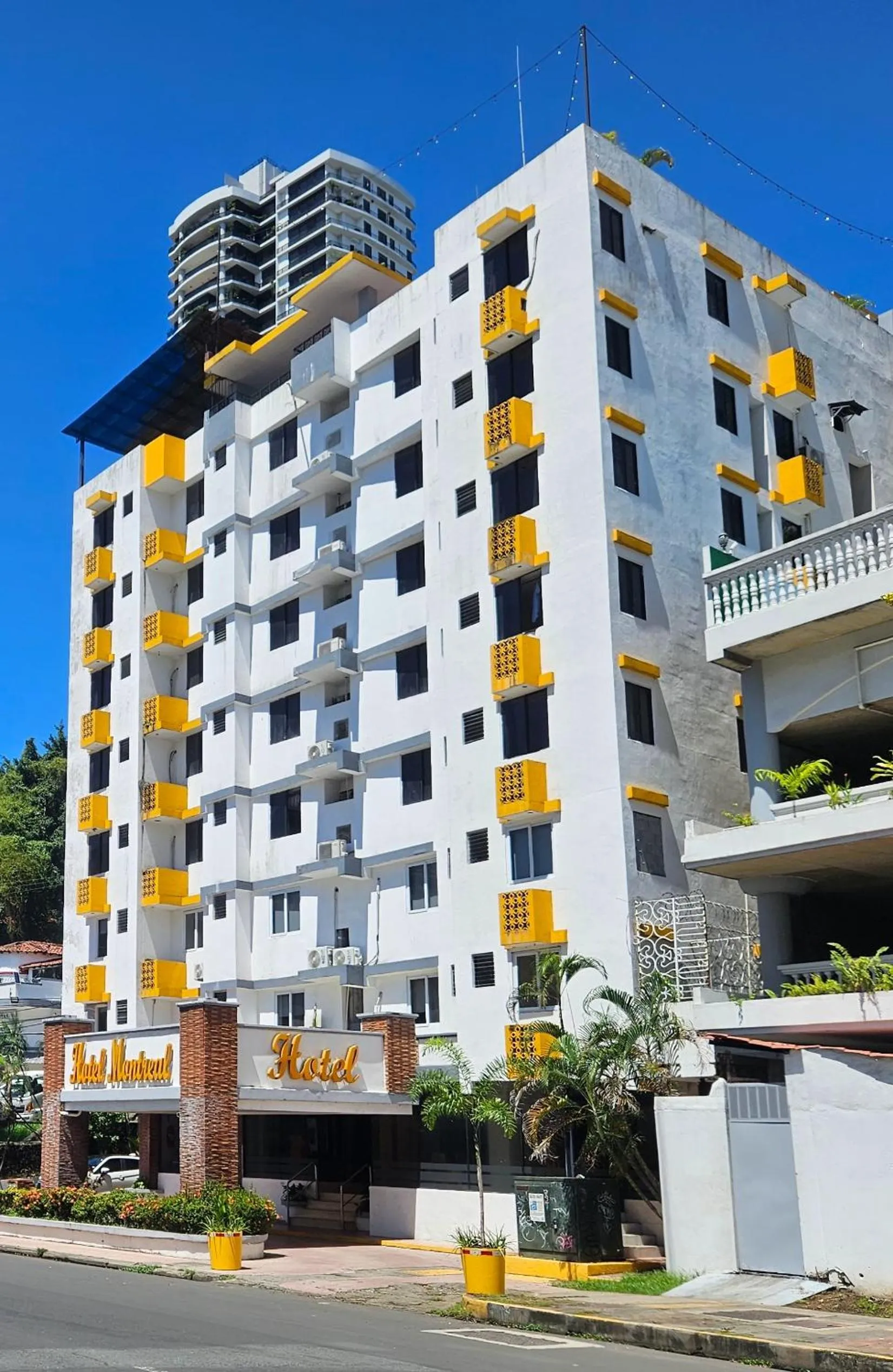 Property building in Hotel Montreal