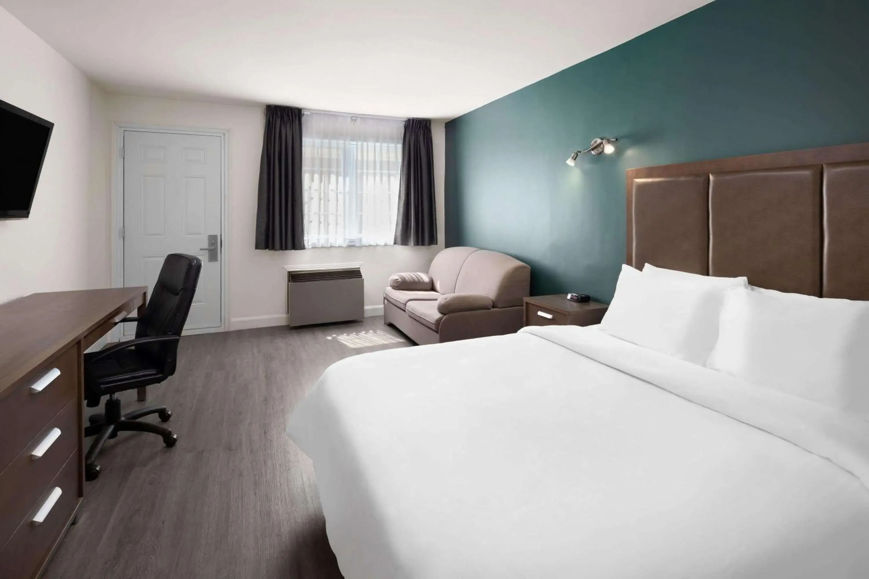 Photo of the whole room, Bed in Travelodge by Wyndham Roberval Photo of the whole room, Bed in Travelodge by Wyndham Roberval