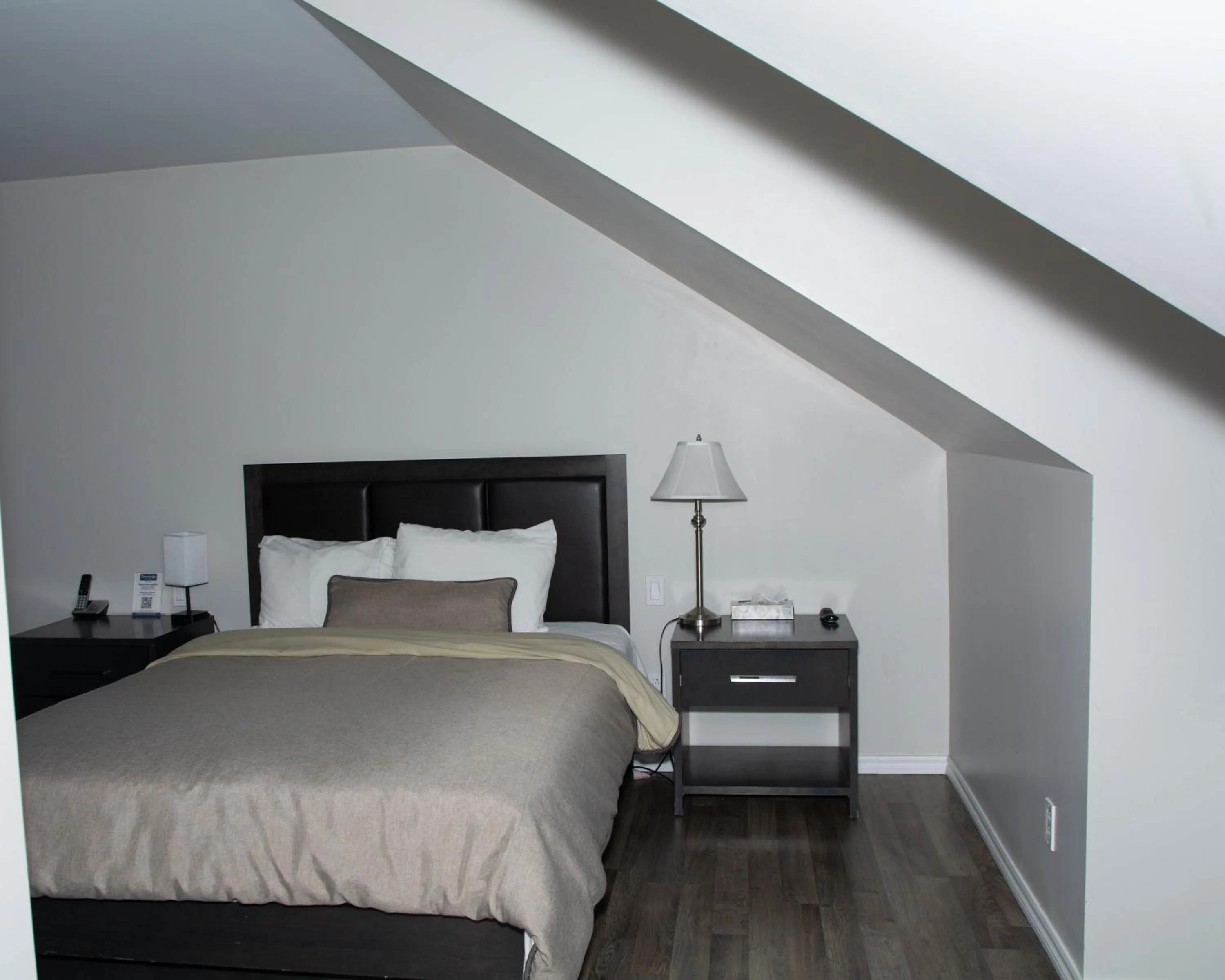 Bedroom, Bed in Travelodge by Wyndham Roberval