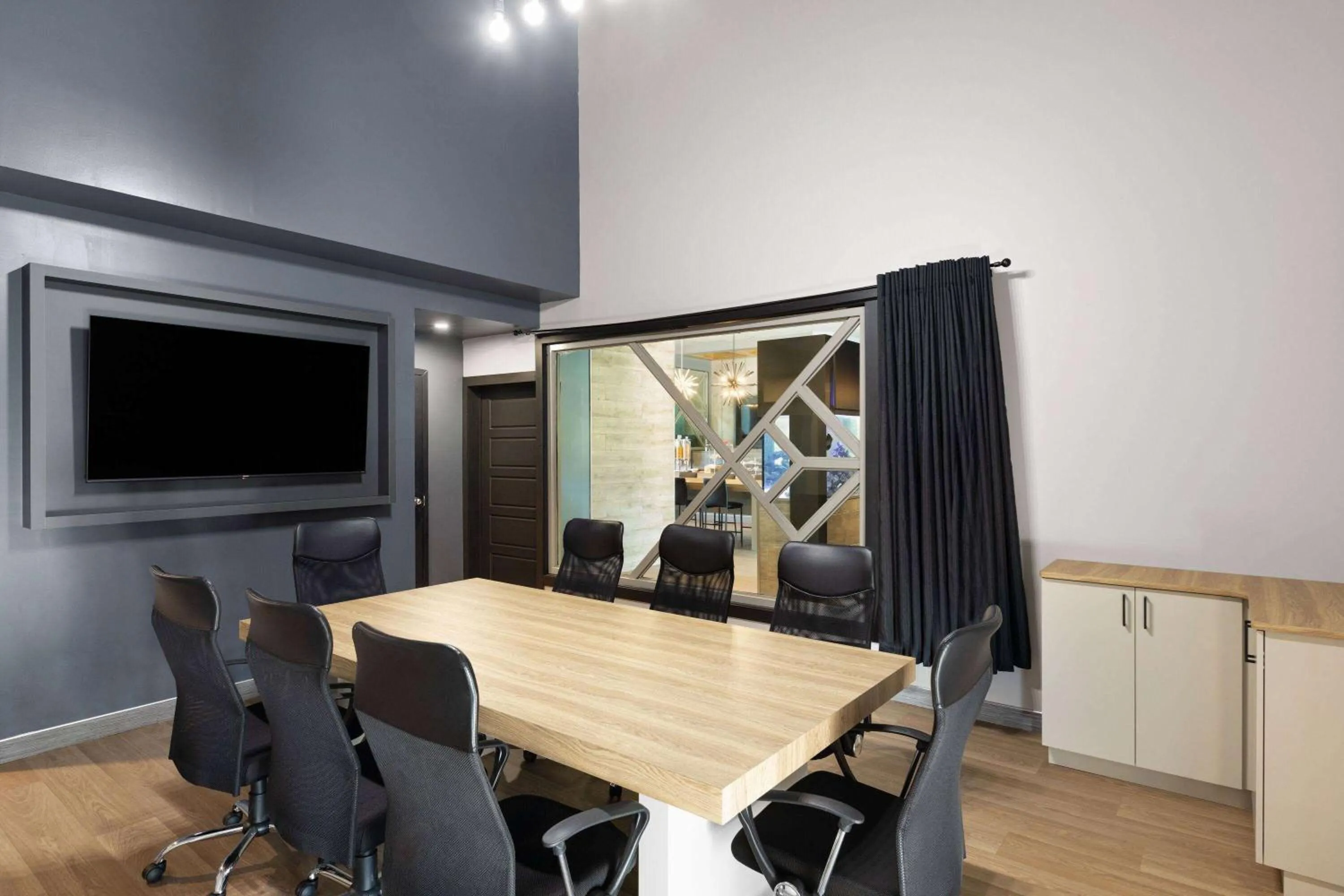 Meeting/conference room in Travelodge by Wyndham Roberval