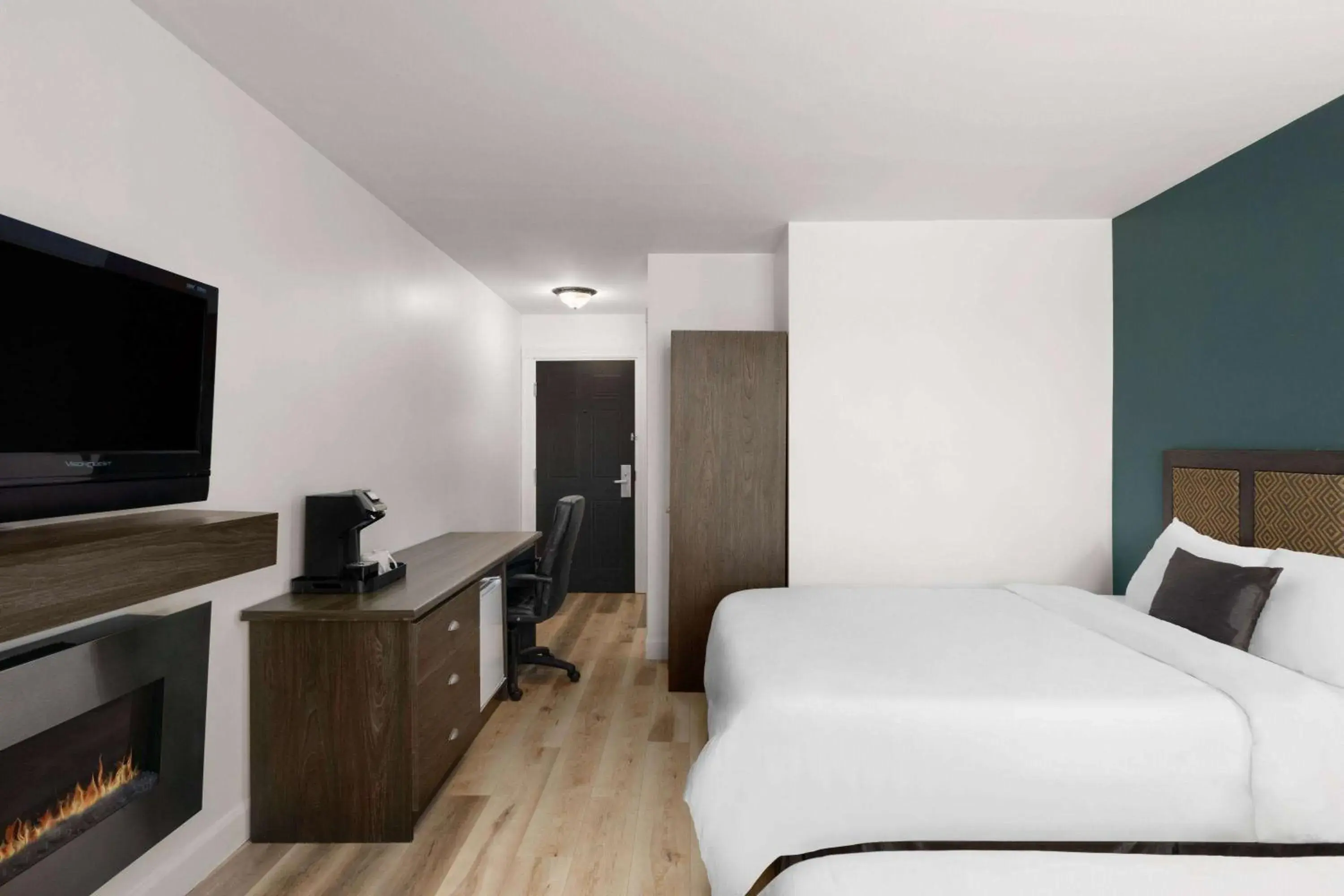 Photo of the whole room, Bed in Travelodge by Wyndham Roberval Photo of the whole room, Bed in Travelodge by Wyndham Roberval