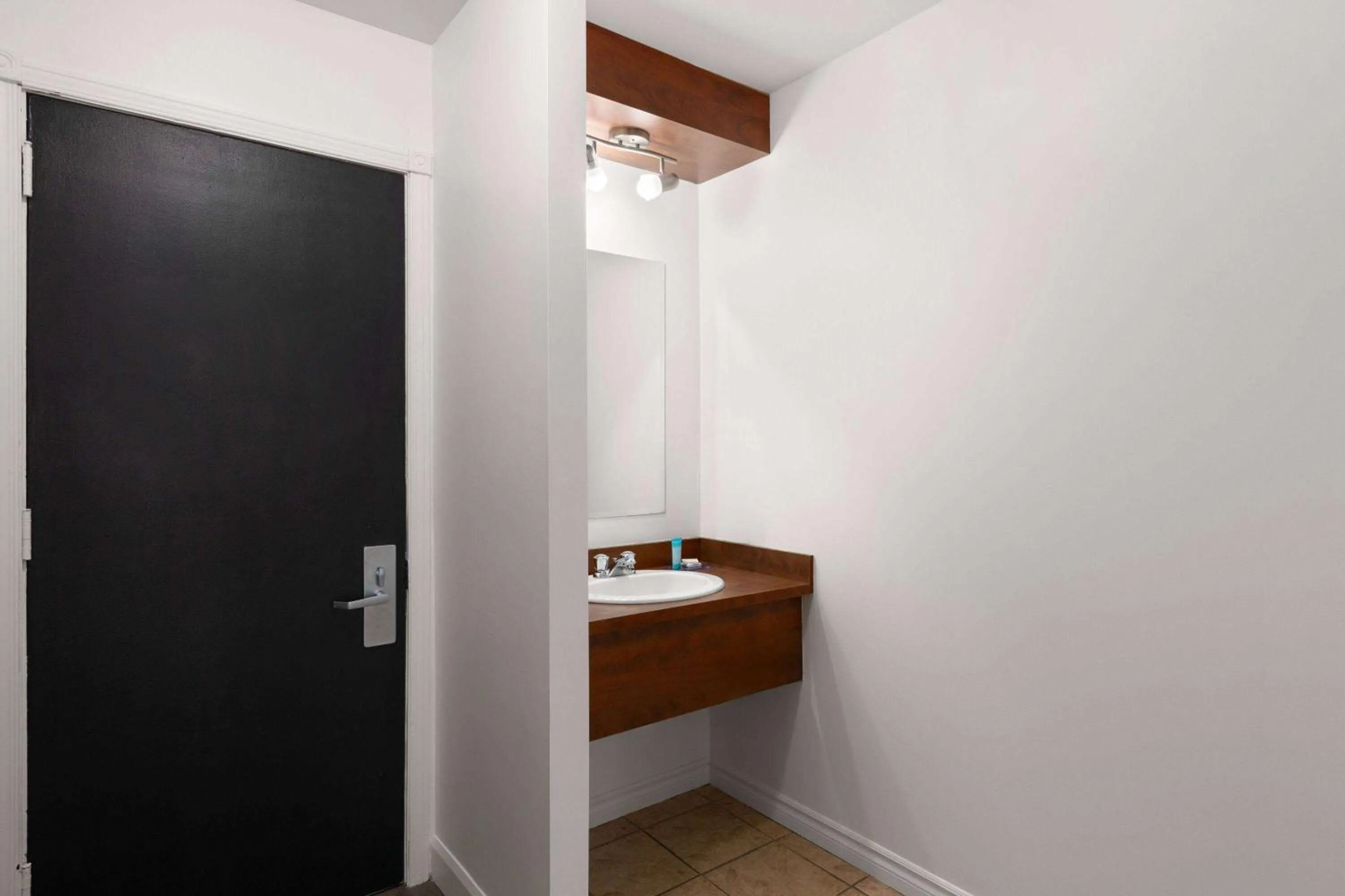 Photo of the whole room in Travelodge by Wyndham Roberval