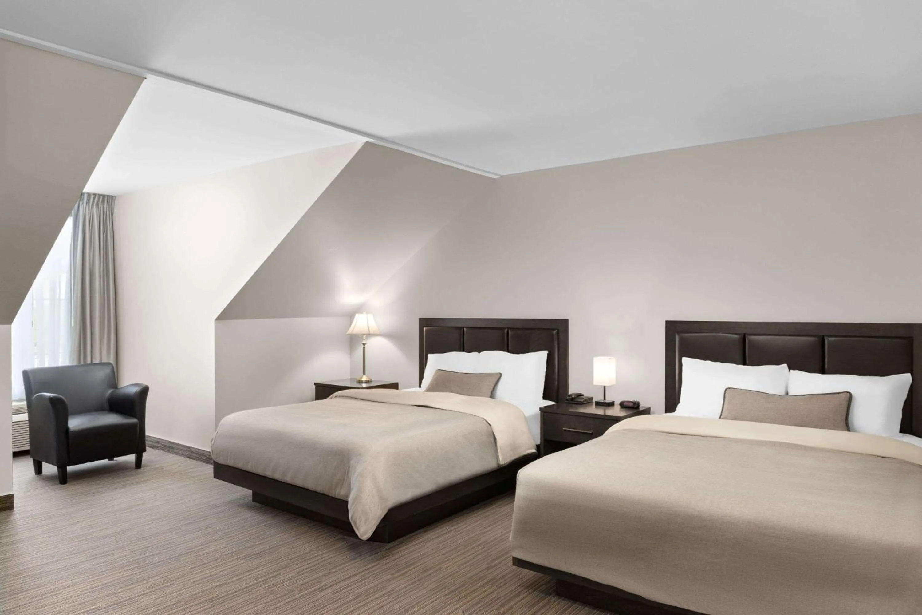 Photo of the whole room, Bed in Travelodge by Wyndham Roberval