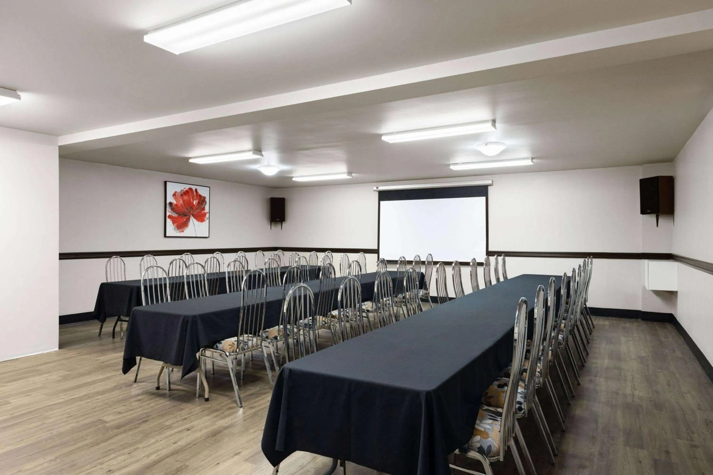 Meeting/conference room in Travelodge by Wyndham Roberval