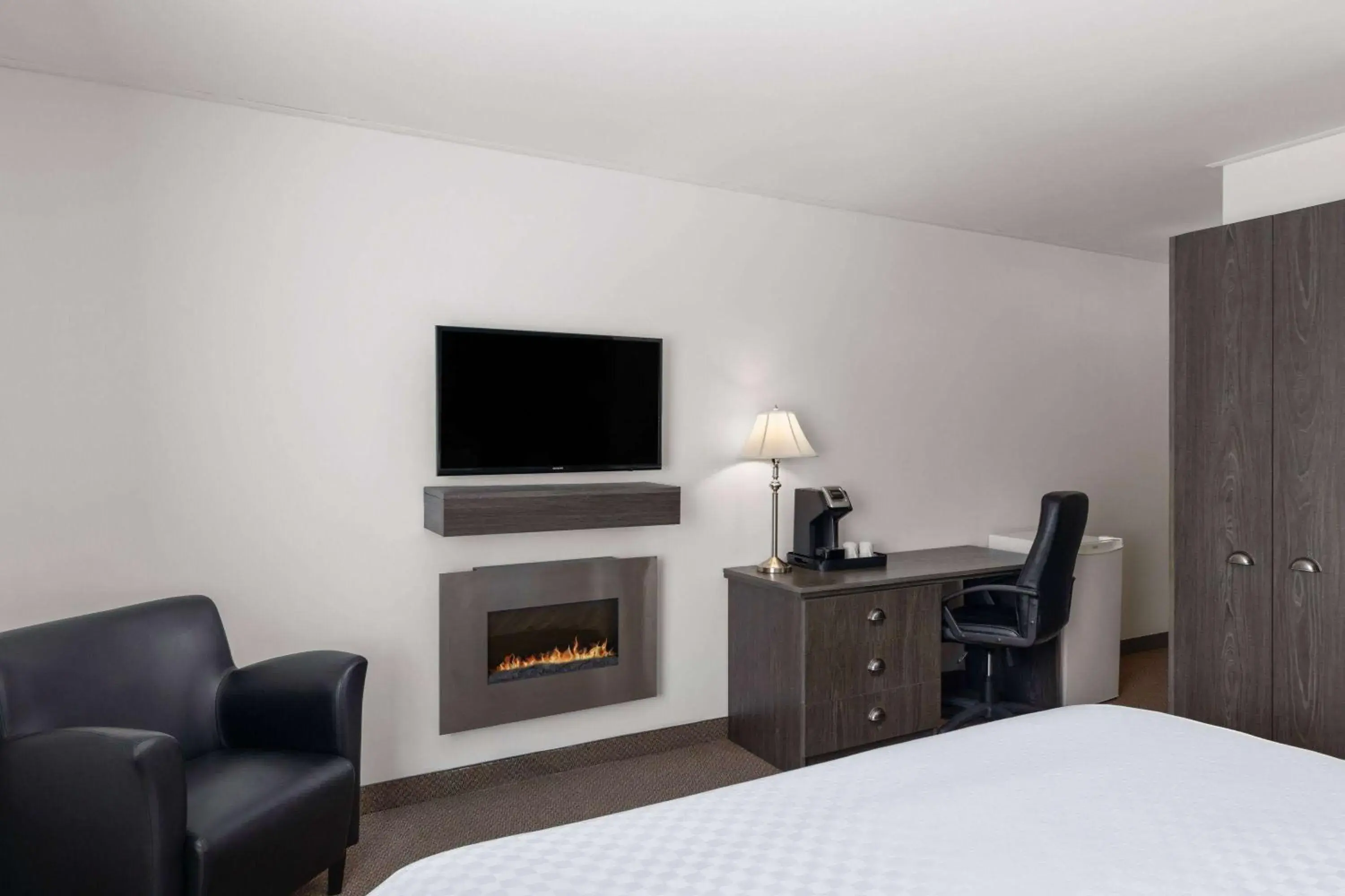 Photo of the whole room, Bed in Travelodge by Wyndham Roberval Photo of the whole room, Bed in Travelodge by Wyndham Roberval