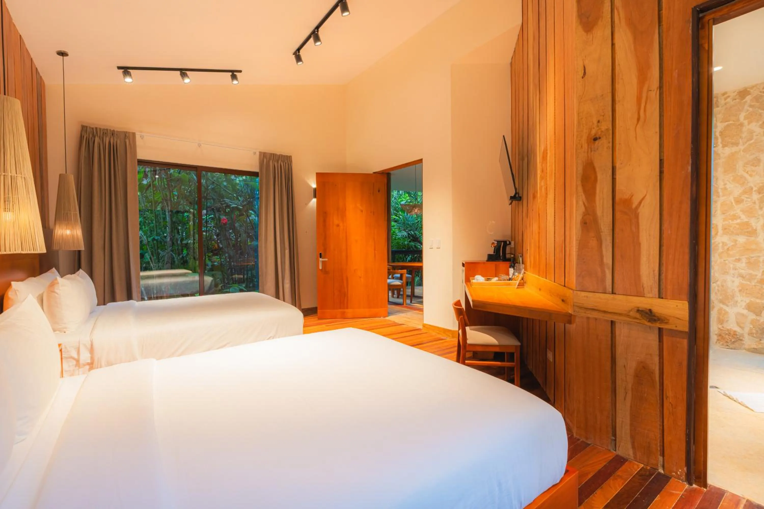 Bed in Chachagua Rainforest Hotel & Hot Springs