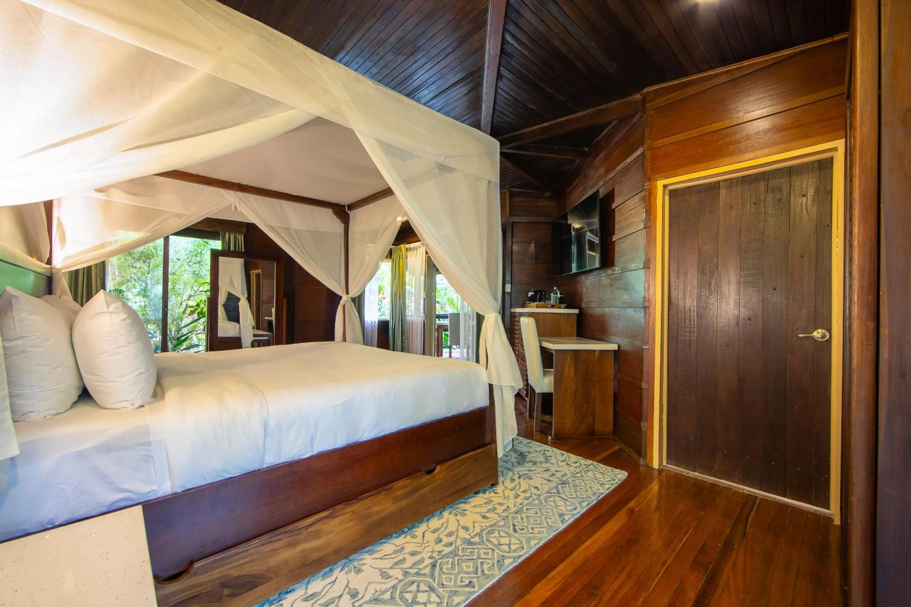 Bed in Chachagua Rainforest Hotel & Hot Springs