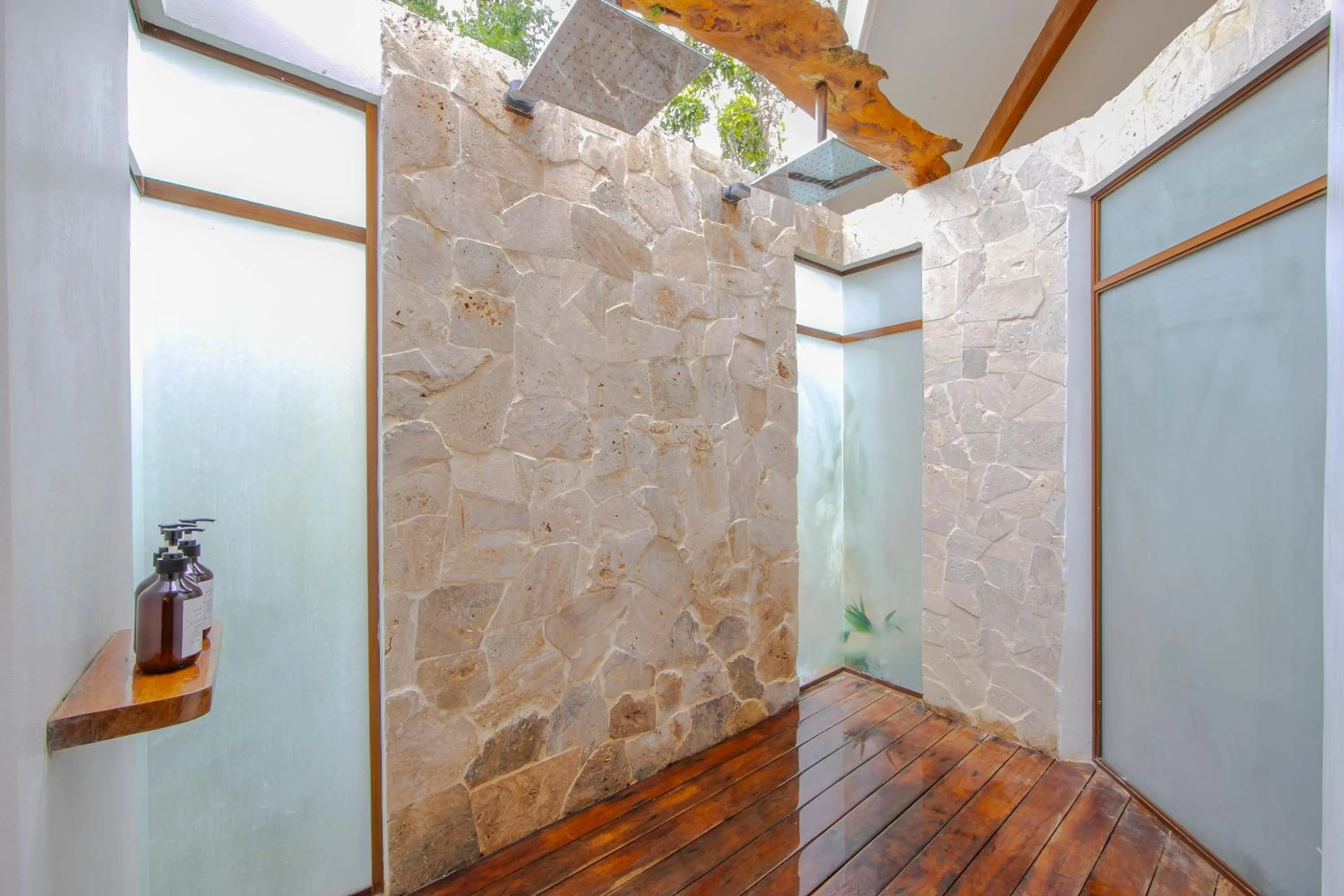 Shower in Chachagua Rainforest Hotel & Hot Springs