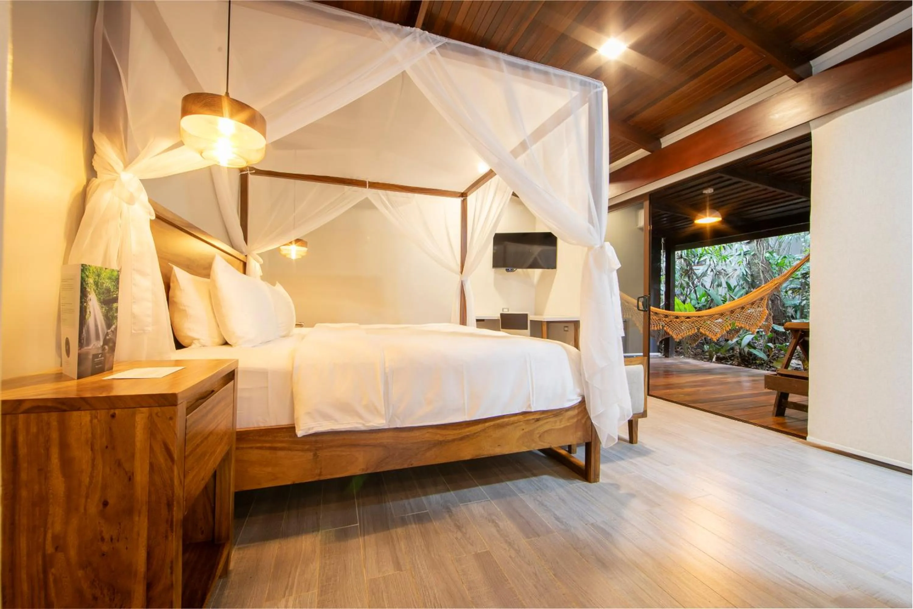 Bed in Chachagua Rainforest Hotel & Hot Springs