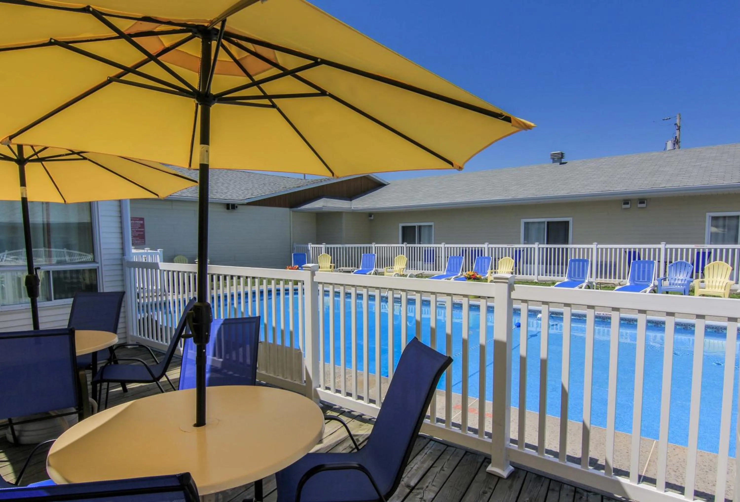 Swimming pool in Motel Roberval