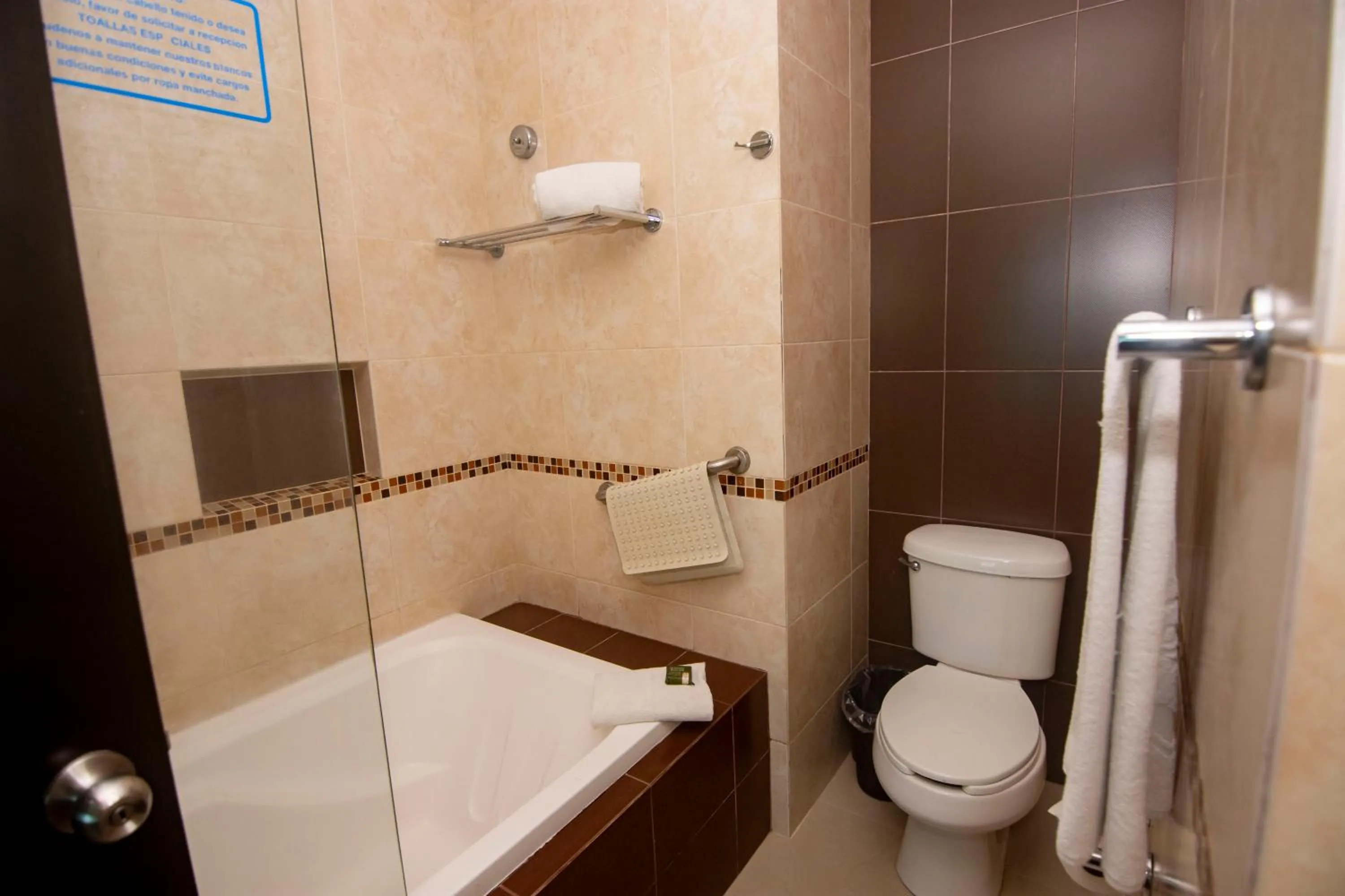 Shower in Playa Caracol Hotel & Spa