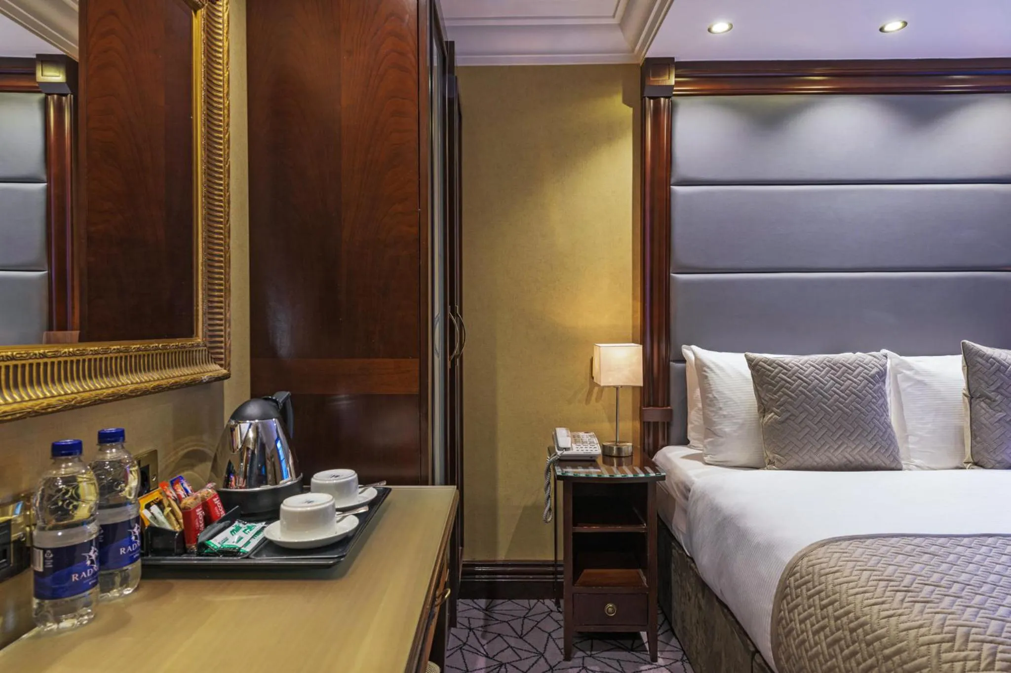 Bed in Hyde Park International