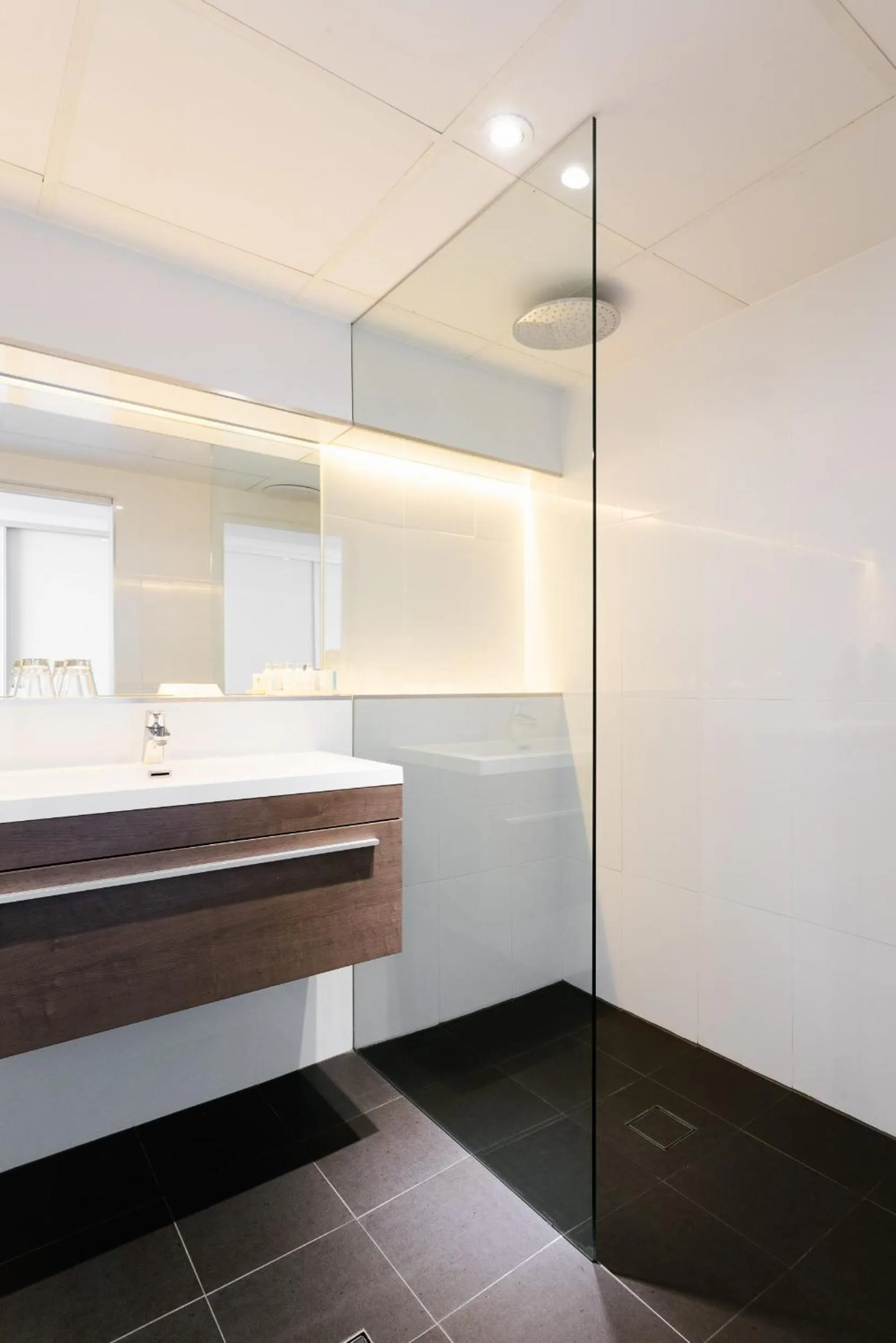 Shower in Lakes Hotel