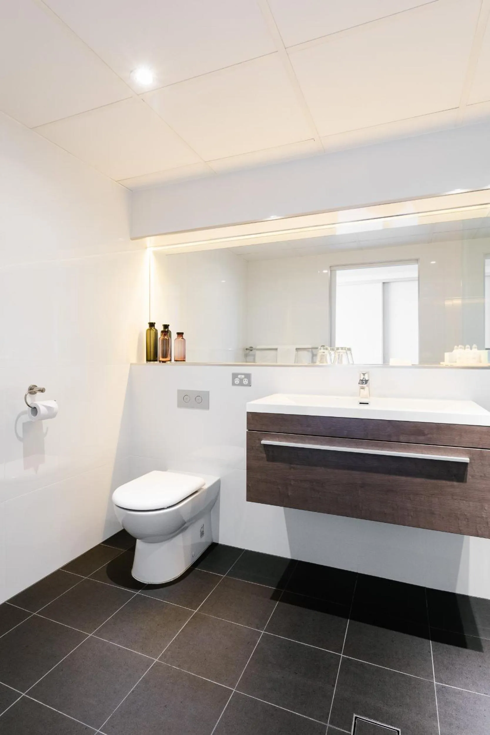 Toilet in Lakes Hotel