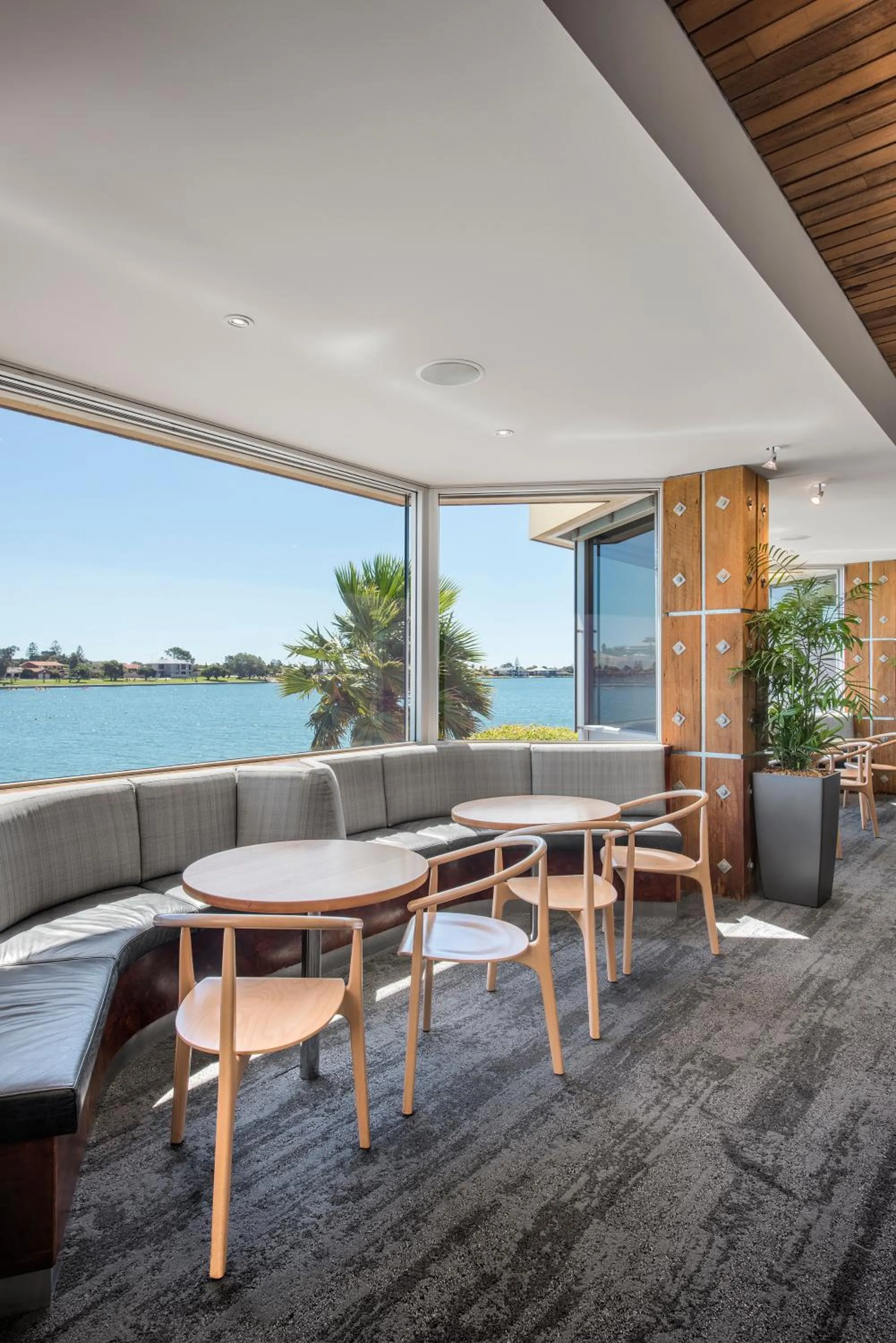 Lounge or bar in Lakes Hotel