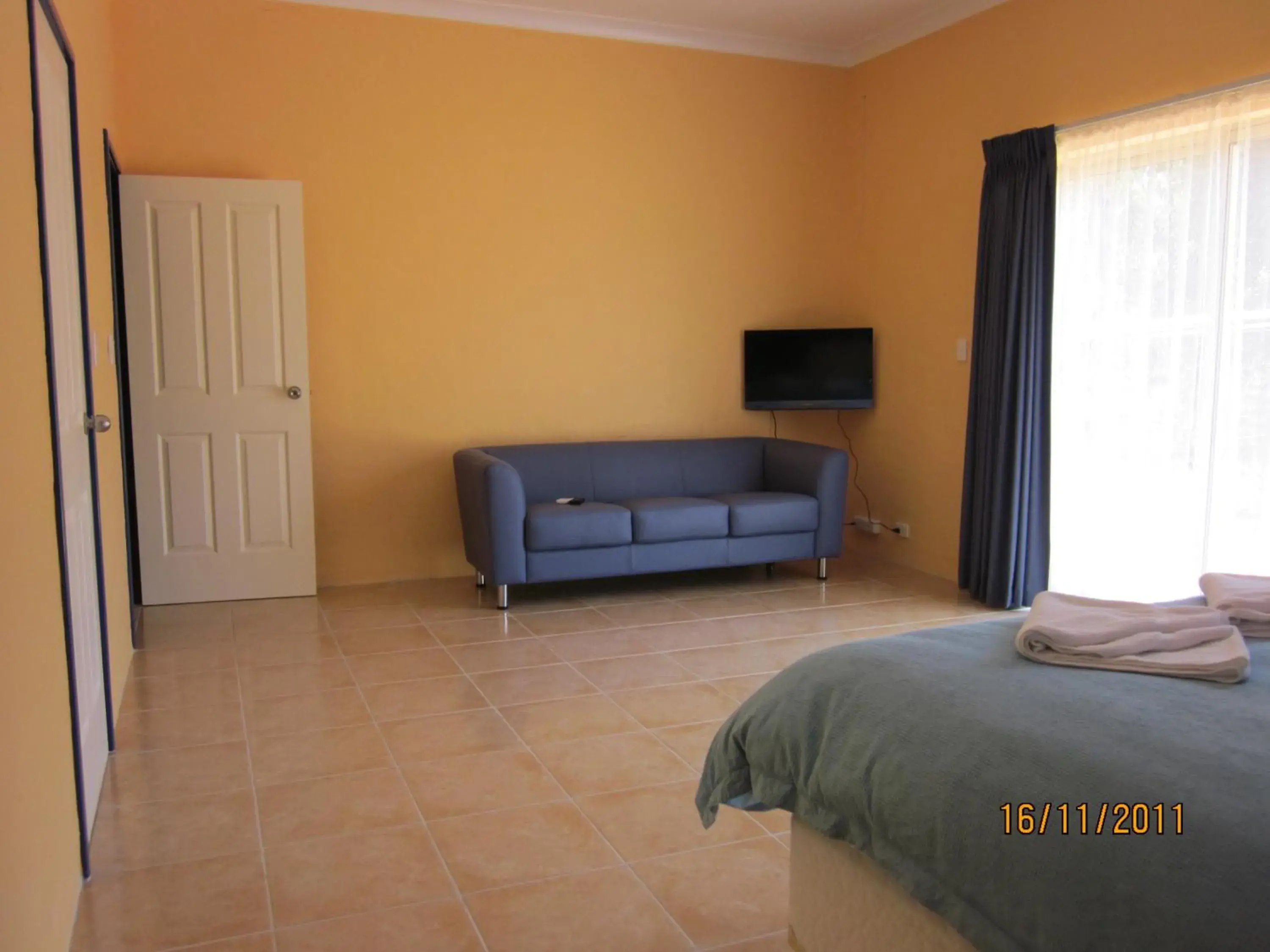 Seating area, Bed in Chalets on Stoneville Seating area, Bed in Chalets on Stoneville