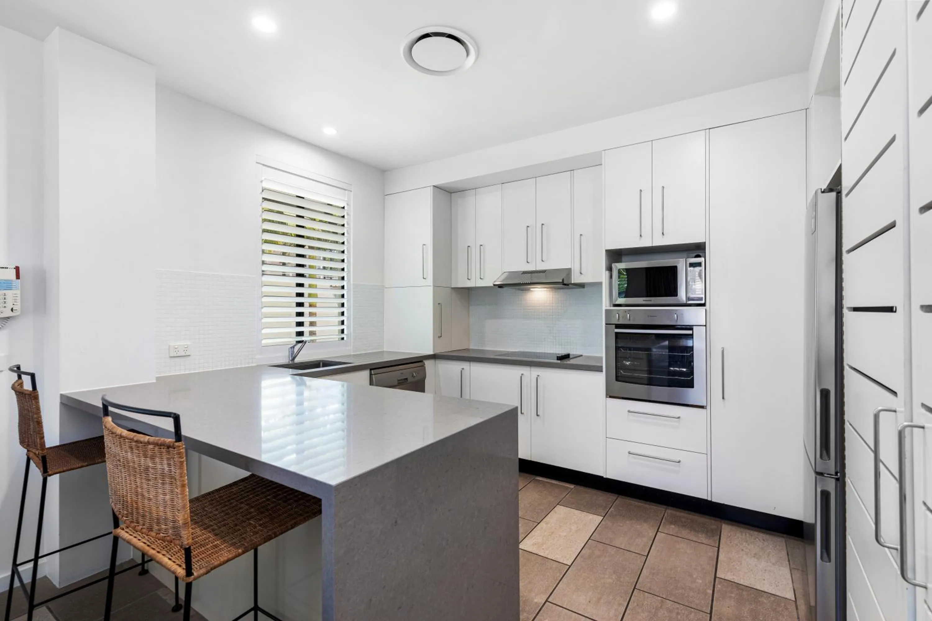 Kitchen or kitchenette in Bella Casa Noosa