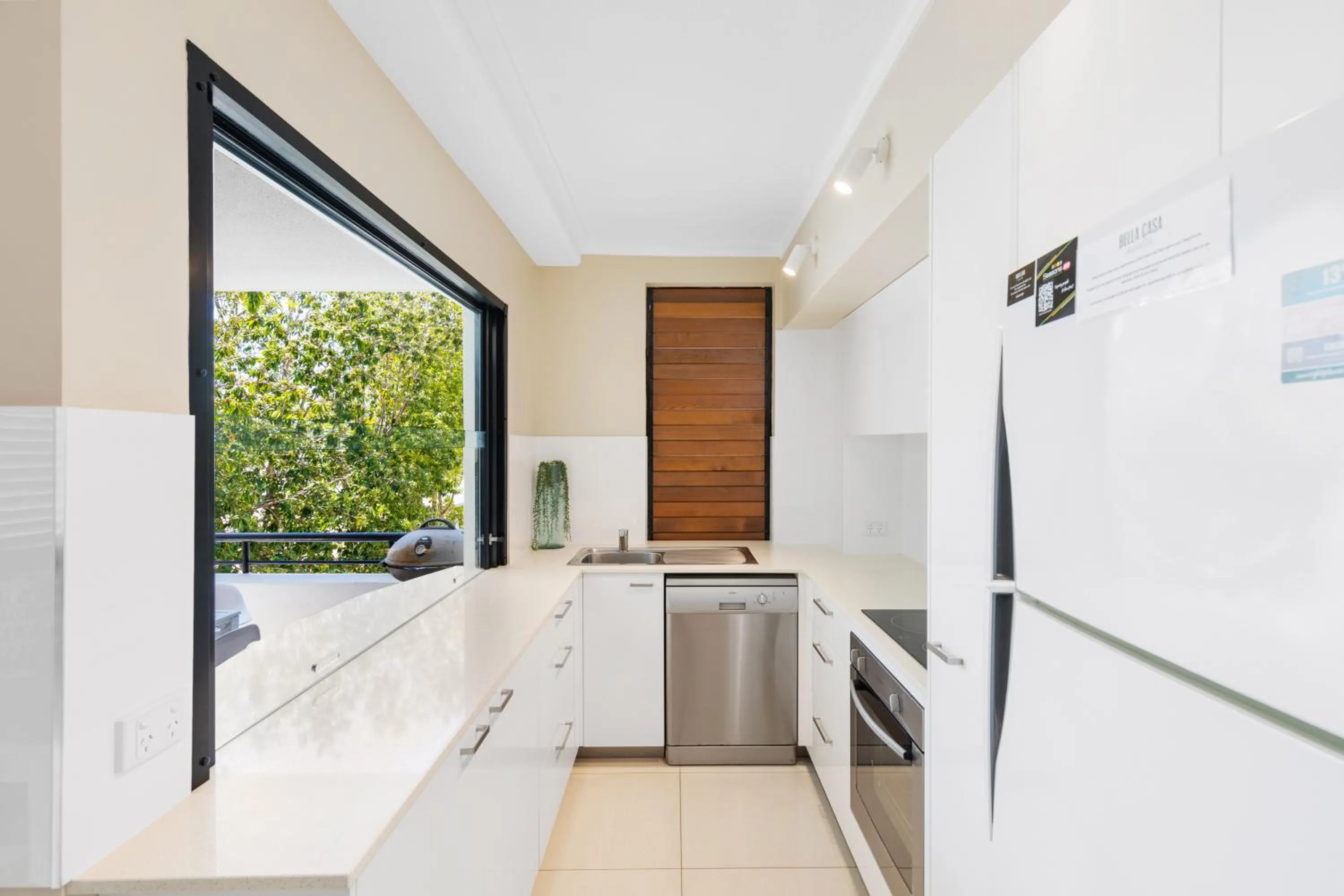 Kitchen or kitchenette in Bella Casa Noosa