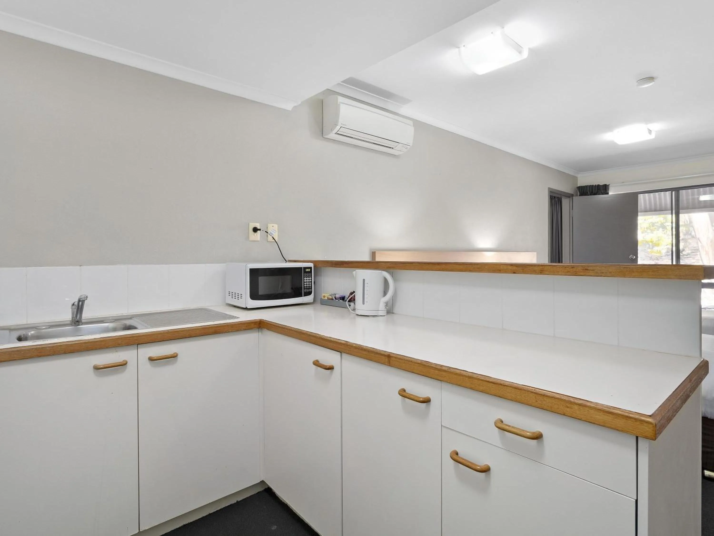 Bedroom in ibis Styles Canberra Eagle Hawk