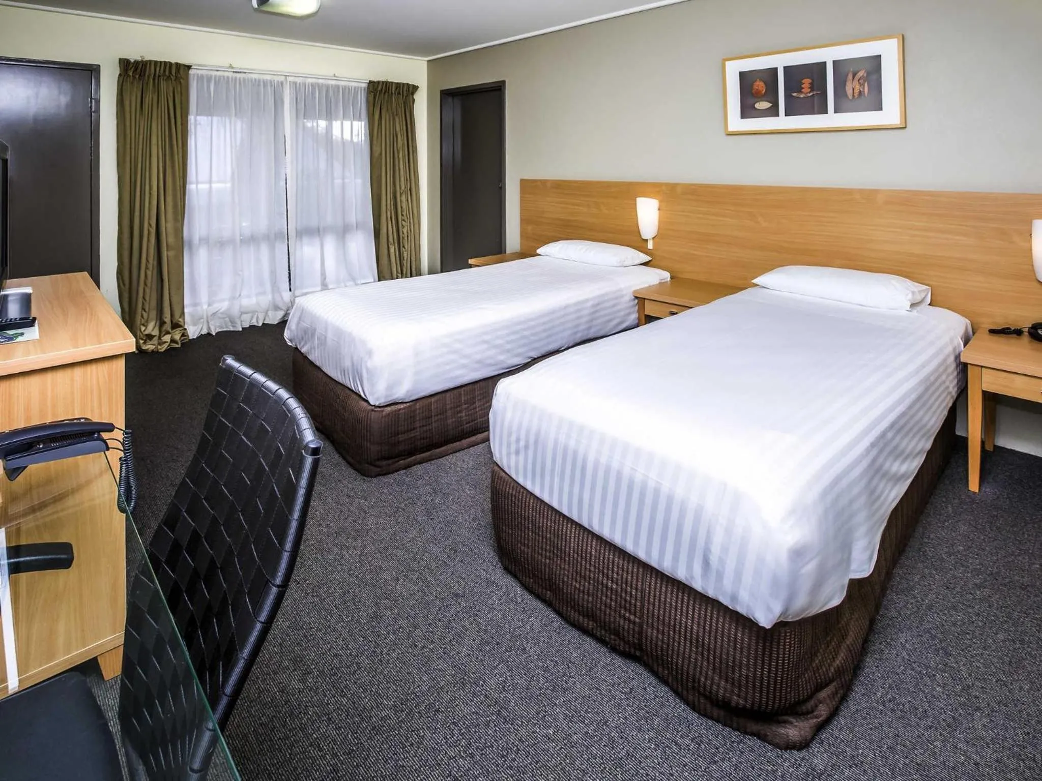 Bedroom, Bed in ibis Styles Canberra Eagle Hawk
