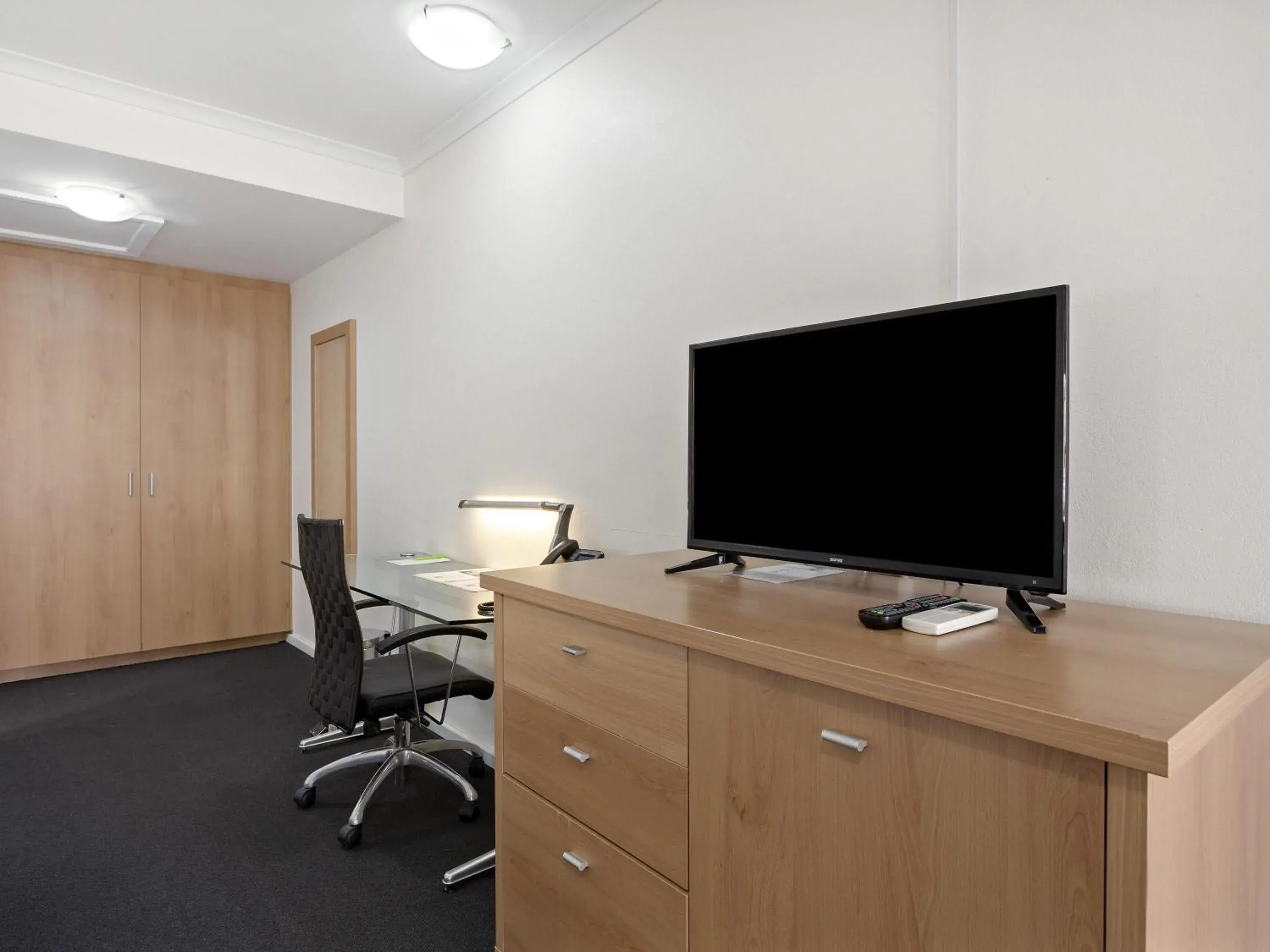 Bedroom in ibis Styles Canberra Eagle Hawk Bedroom in ibis Styles Canberra Eagle Hawk