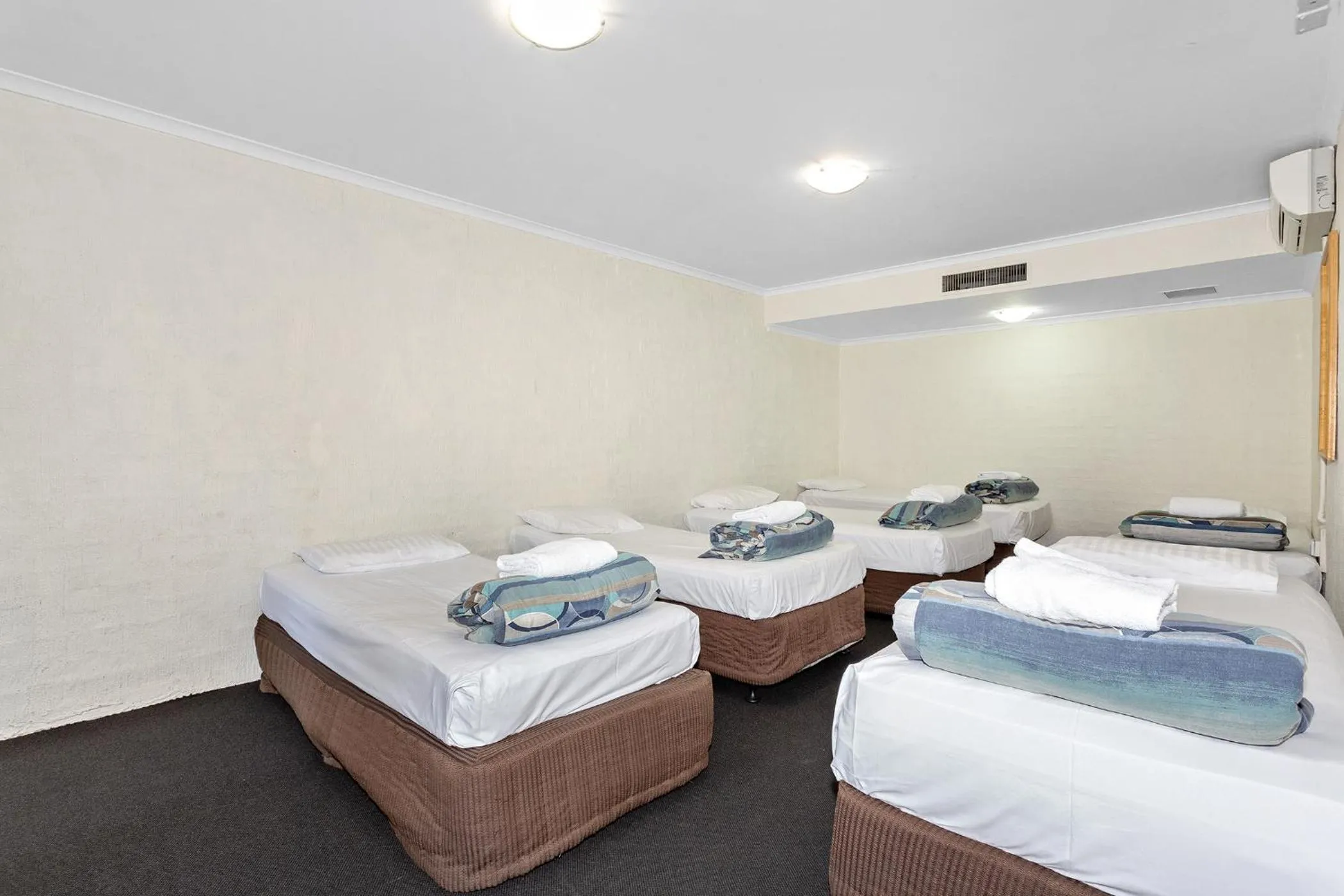 Bedroom, Bed in ibis Styles Canberra Eagle Hawk