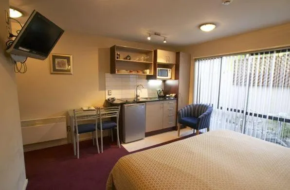 Photo of the whole room, Bed in Athena Motel