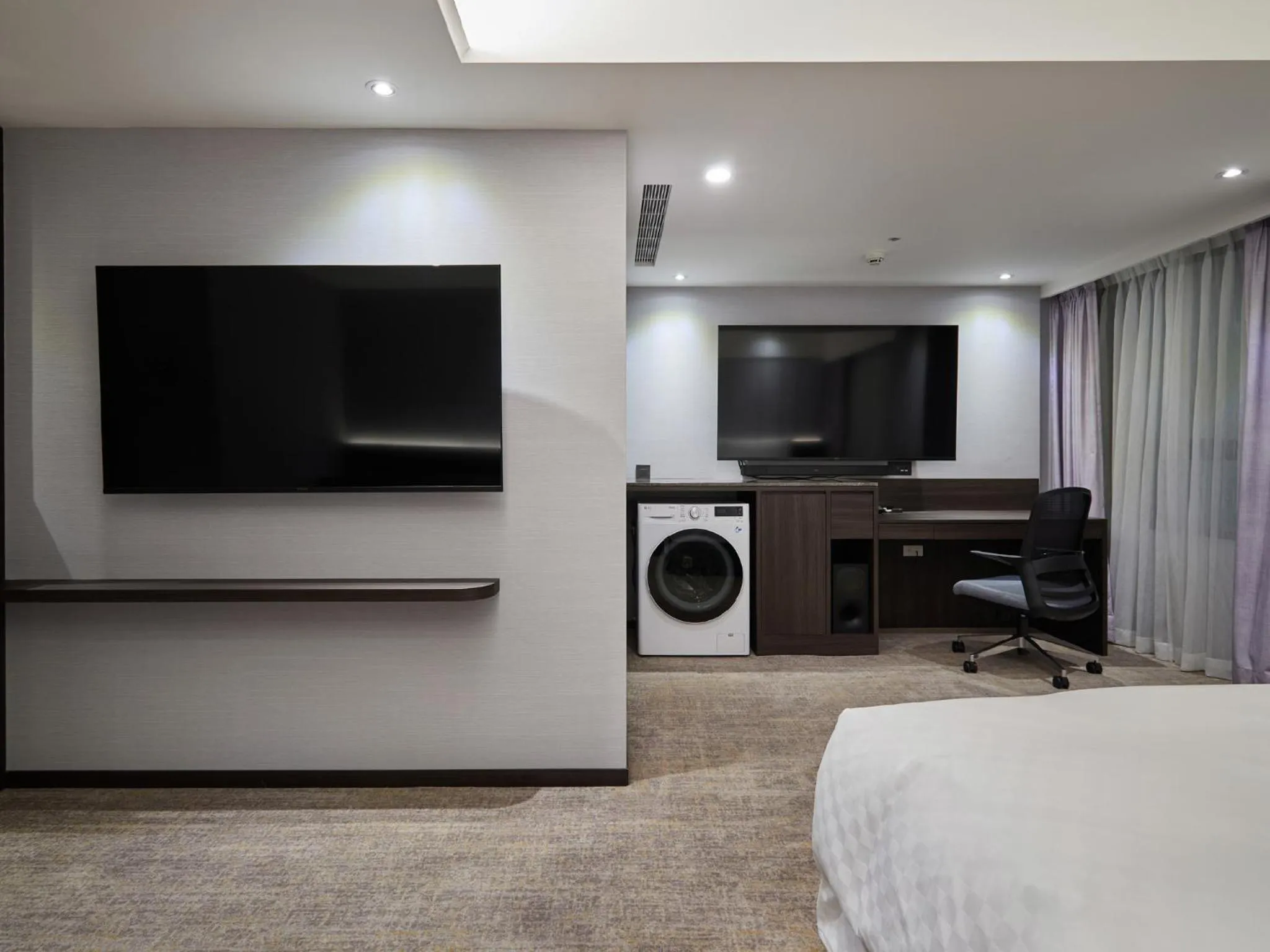 Bed in The Tango Hotel Taipei Linsen