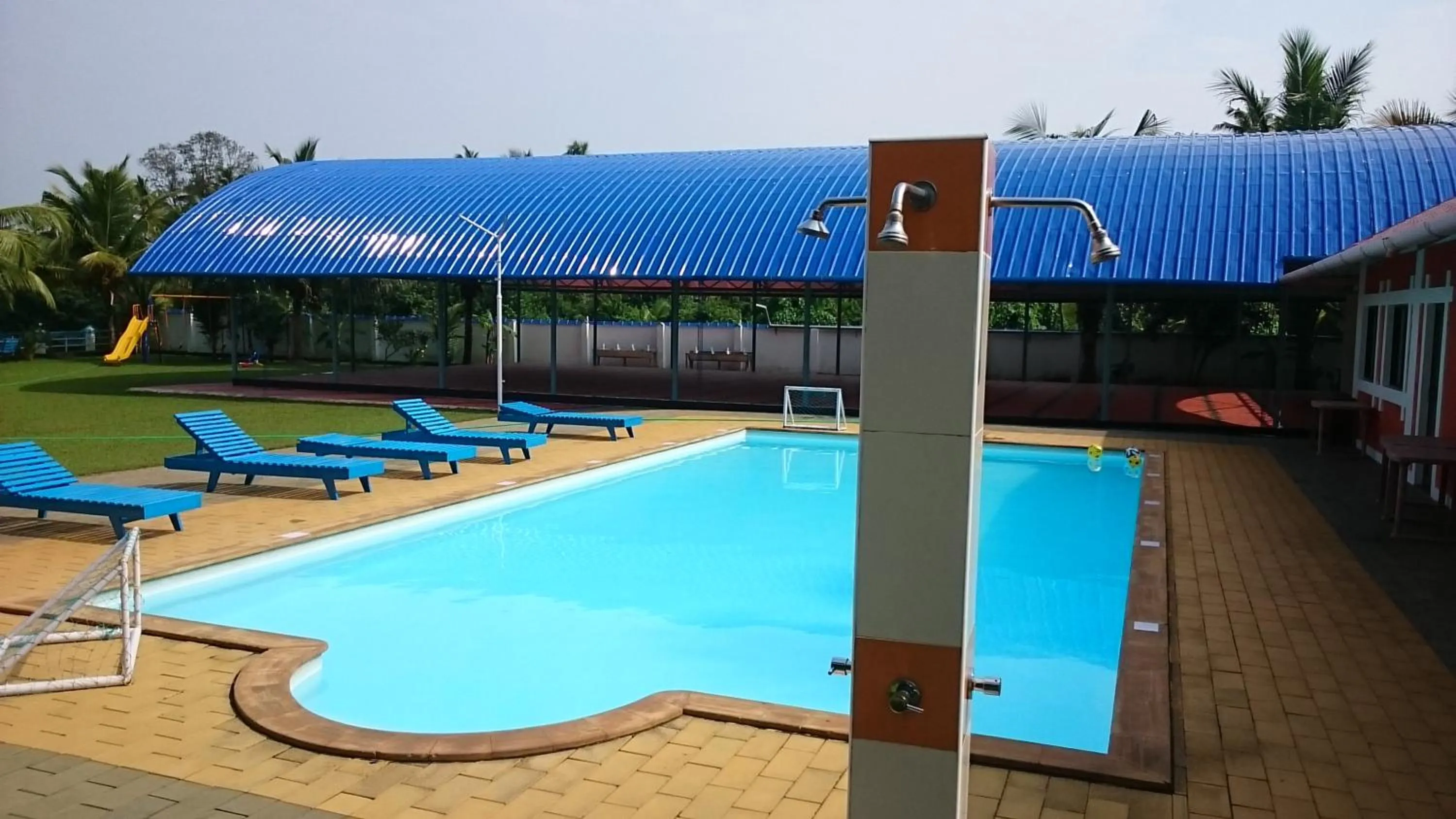 Swimming pool in Renai Blue Waters Cherai