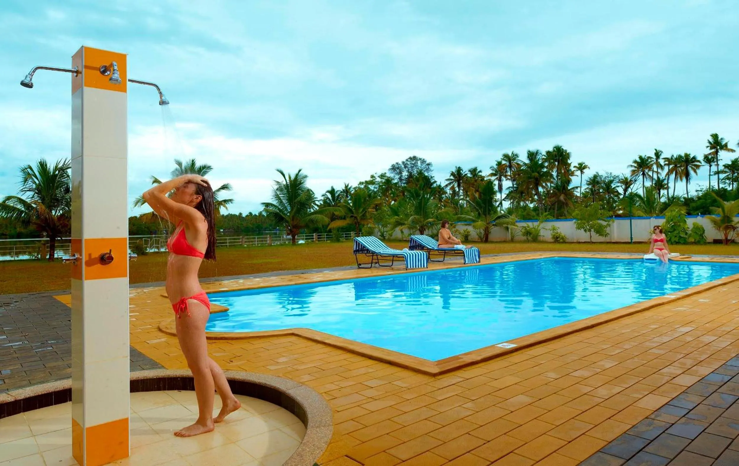 Swimming pool in Renai Blue Waters Cherai