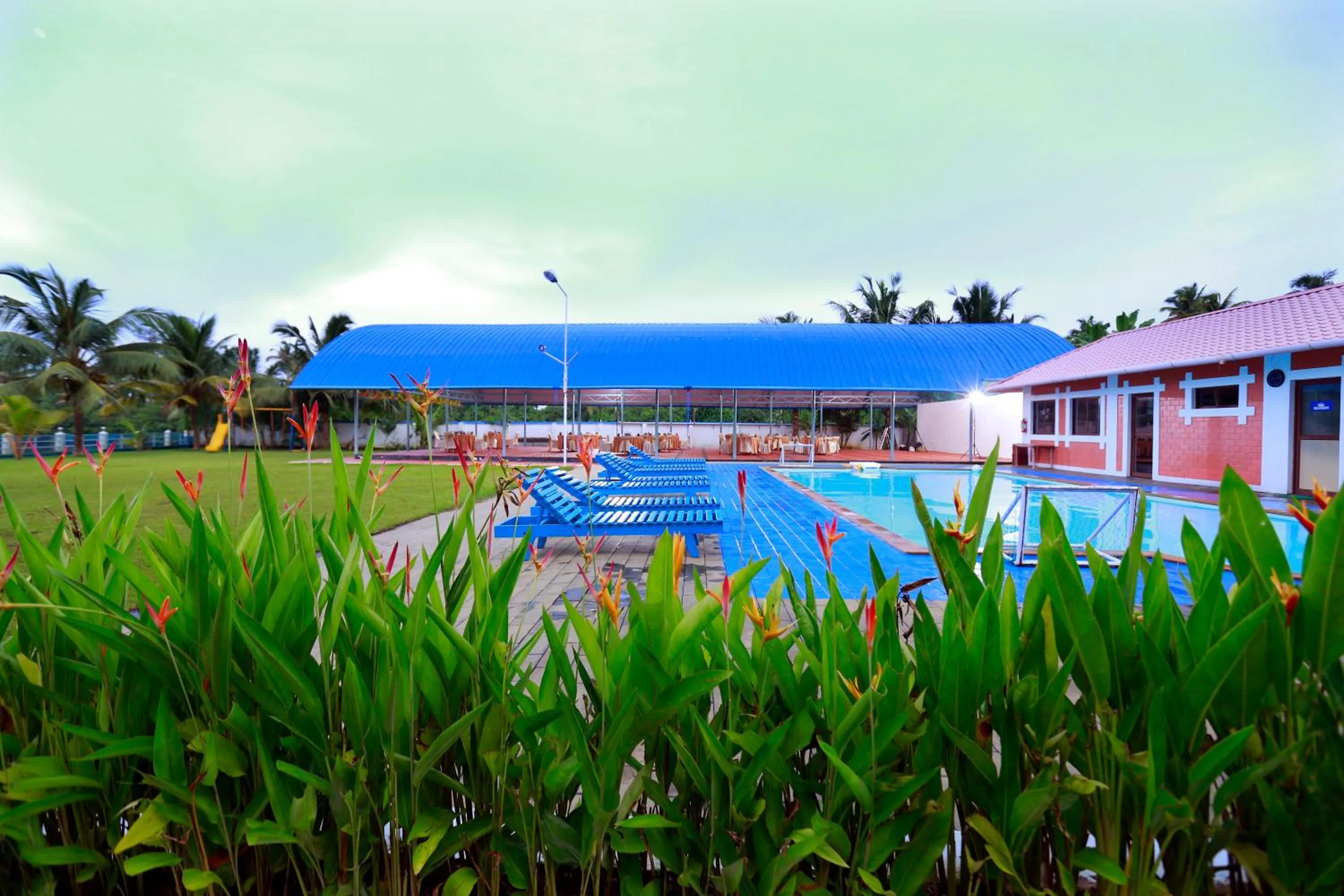 Swimming pool in Renai Blue Waters Cherai