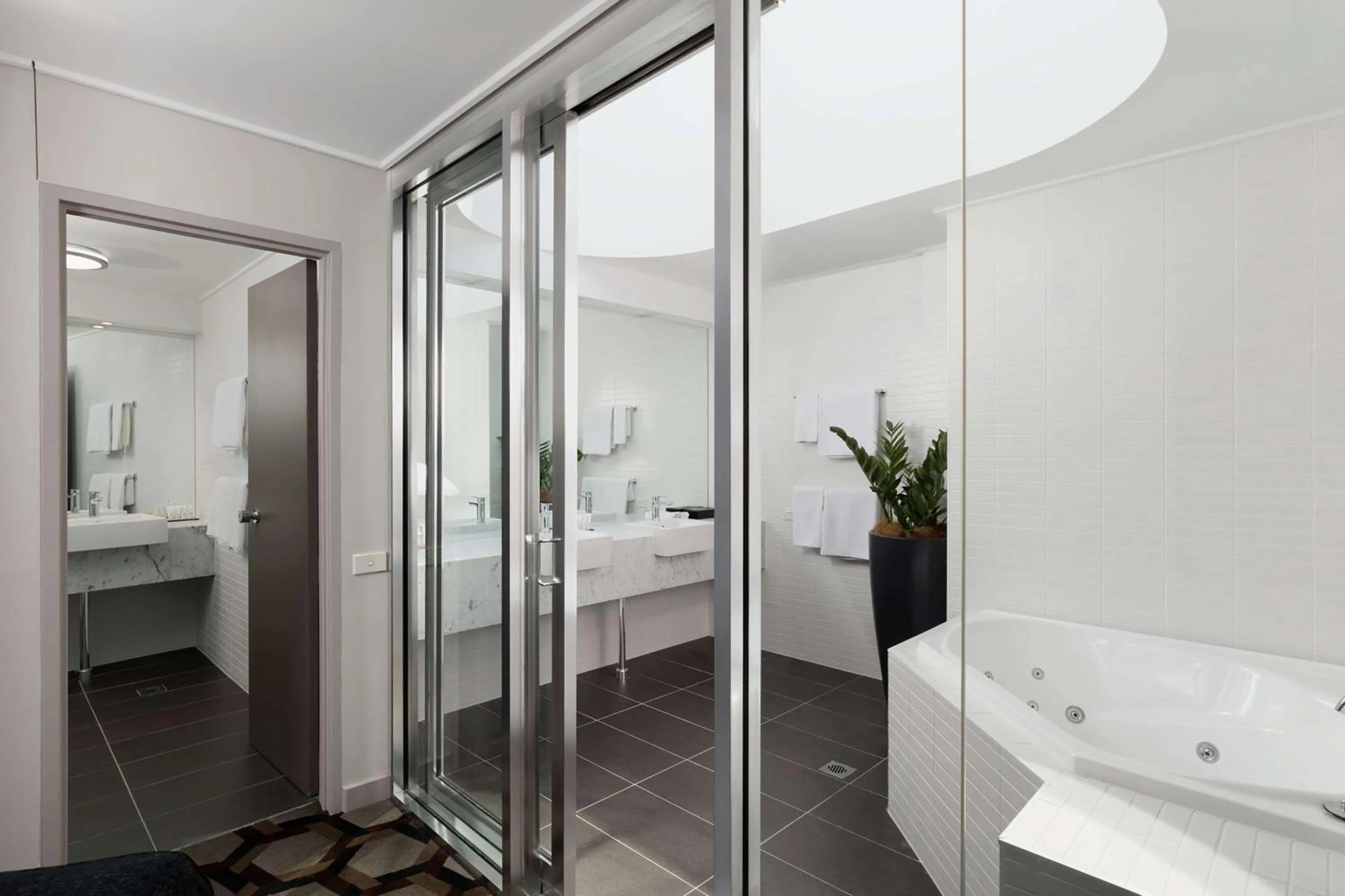 Bathroom, Bed in Rydges Canberra