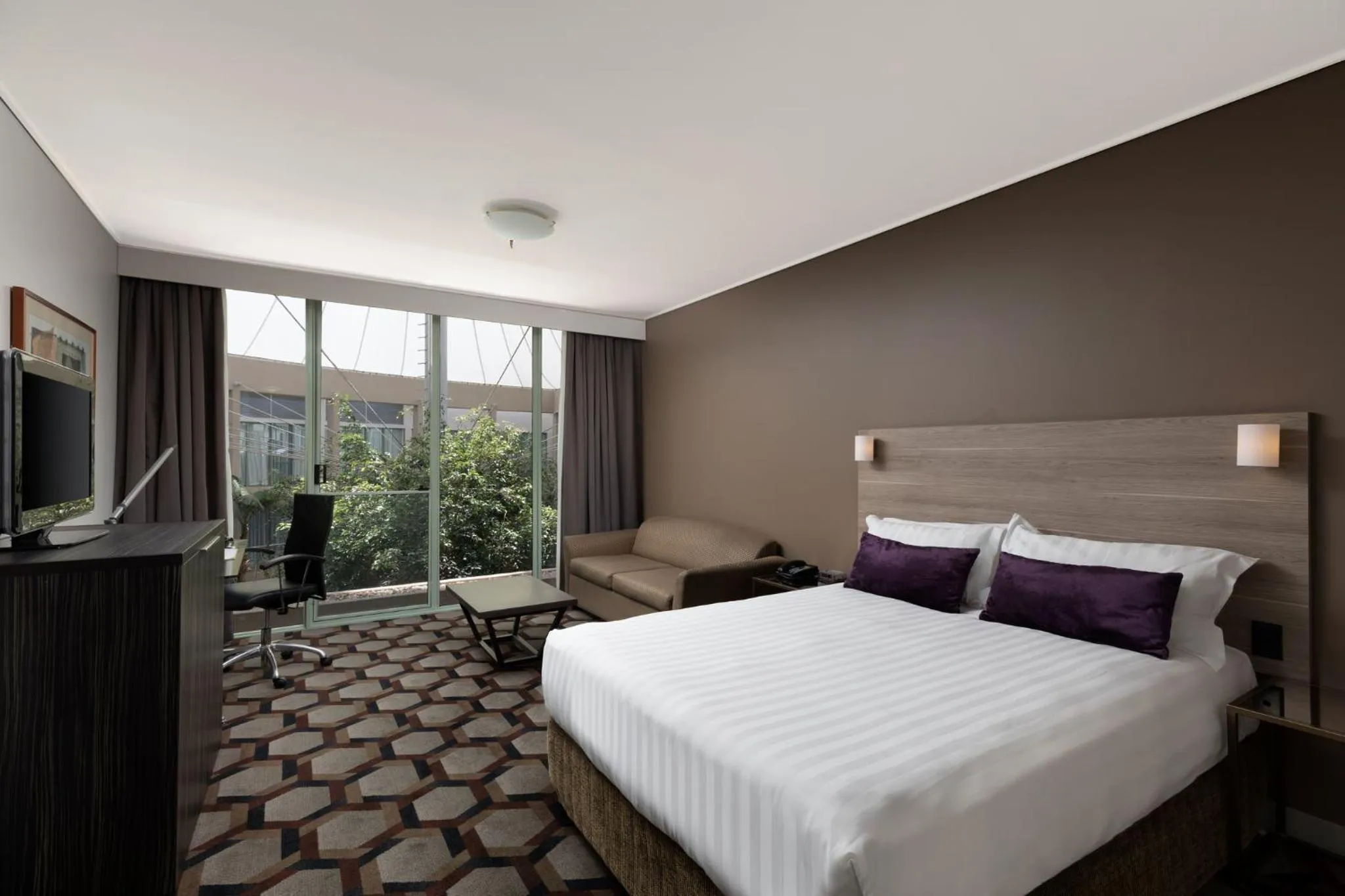 Bedroom, Bed in Rydges Canberra