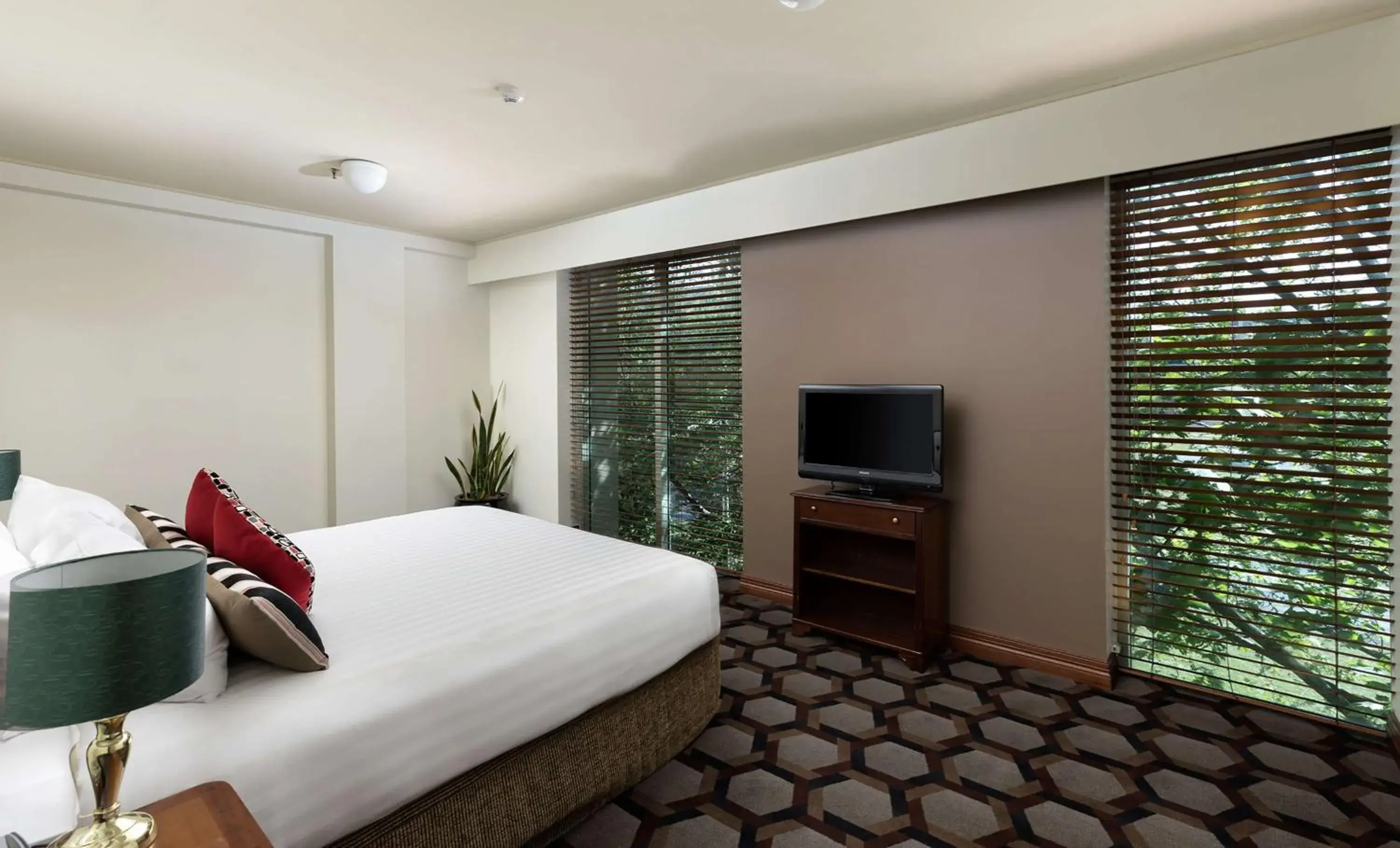 Photo of the whole room, Bed in Rydges Canberra Photo of the whole room, Bed in Rydges Canberra