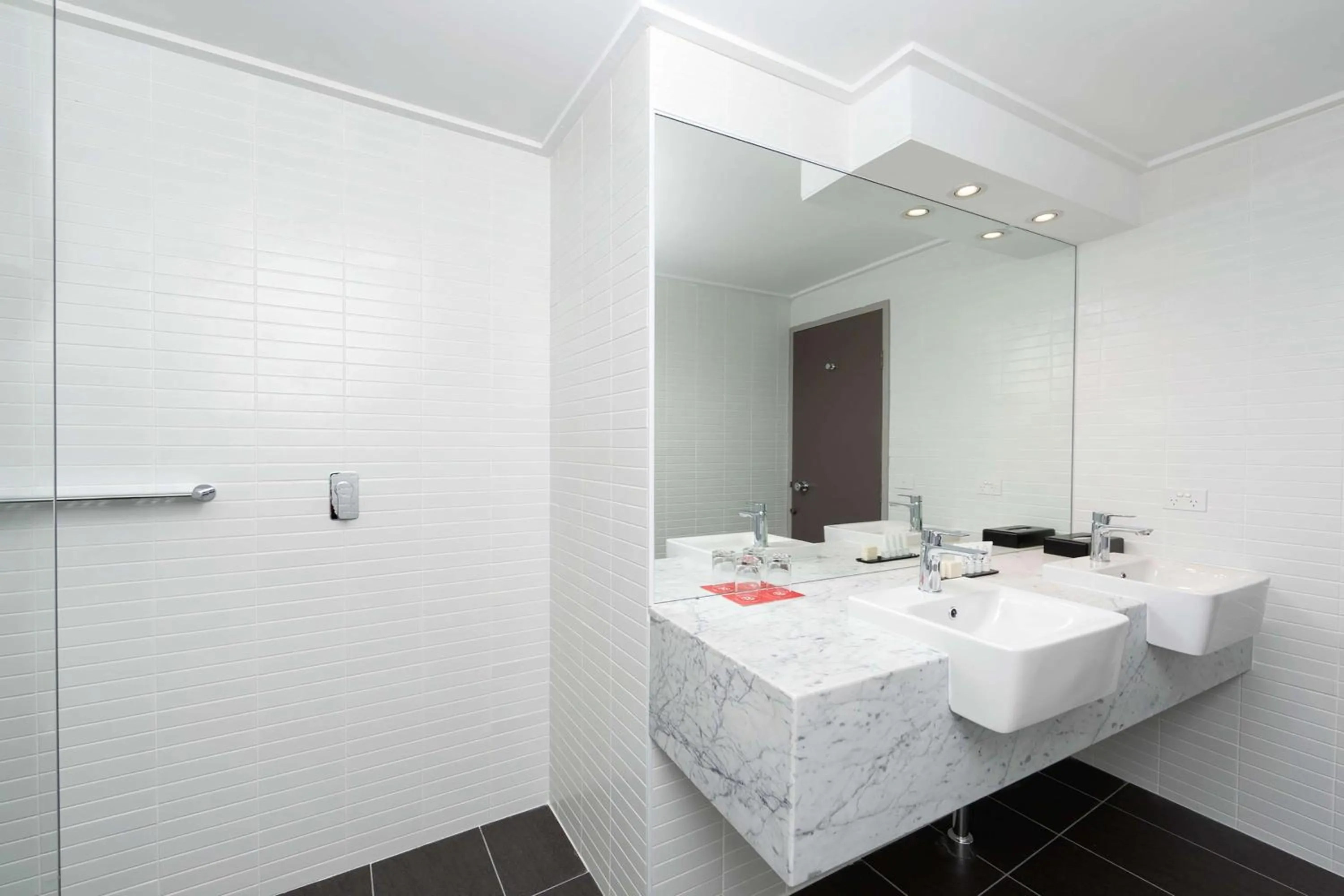 Bathroom in Rydges Canberra