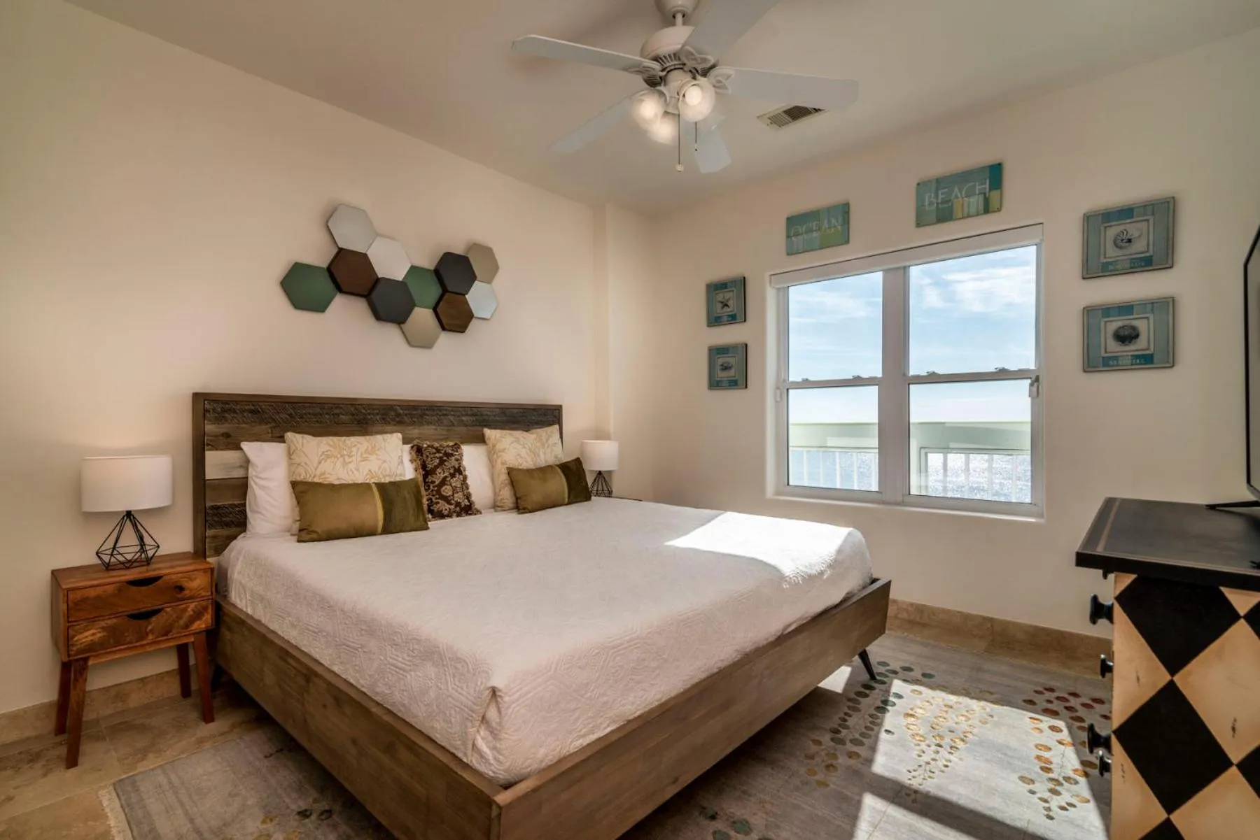 TV and multimedia in Sea Deuce by the Ocean