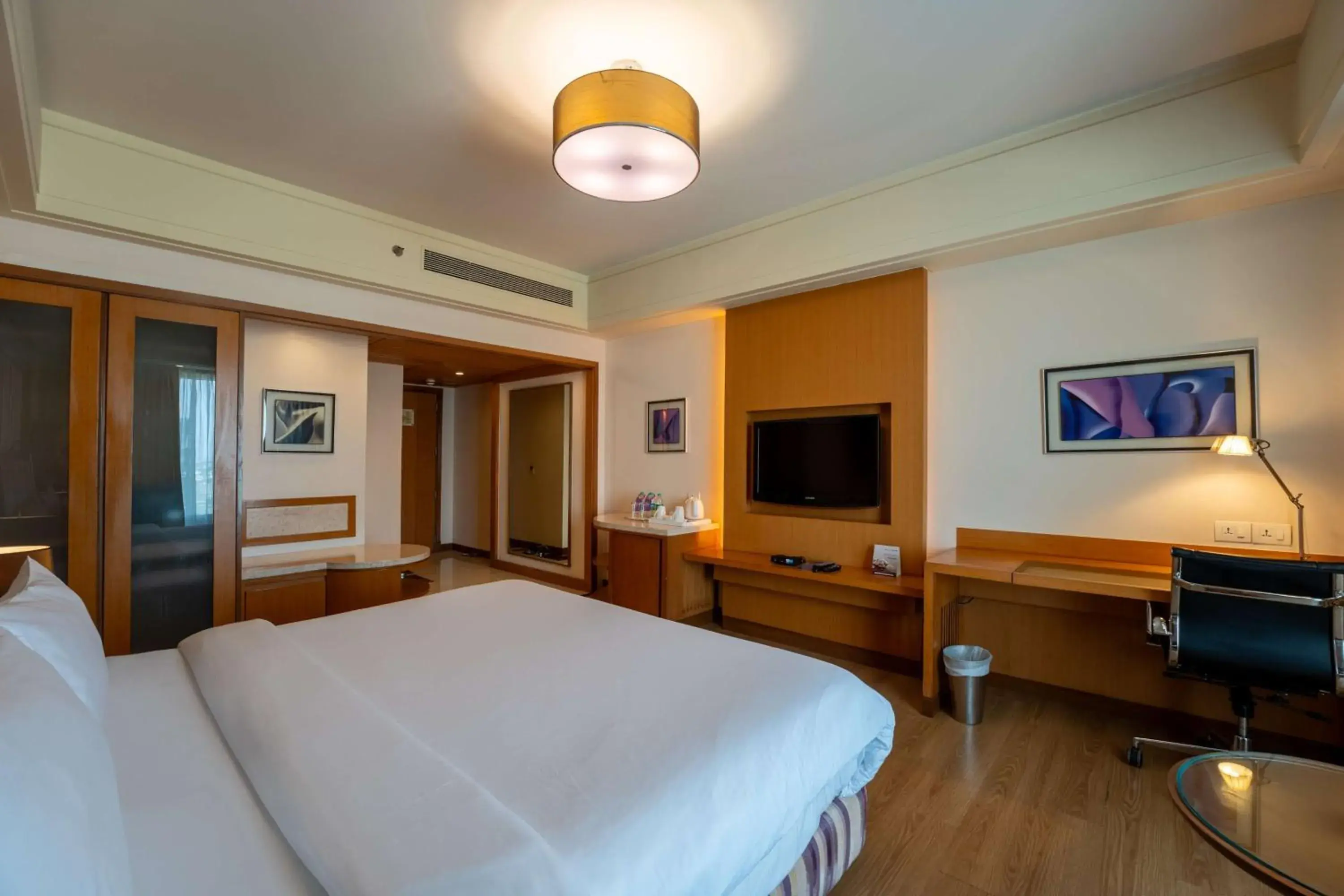 Bedroom, Bed in Radisson Blu Hotel, Indore Bedroom, Bed in Radisson Blu Hotel, Indore