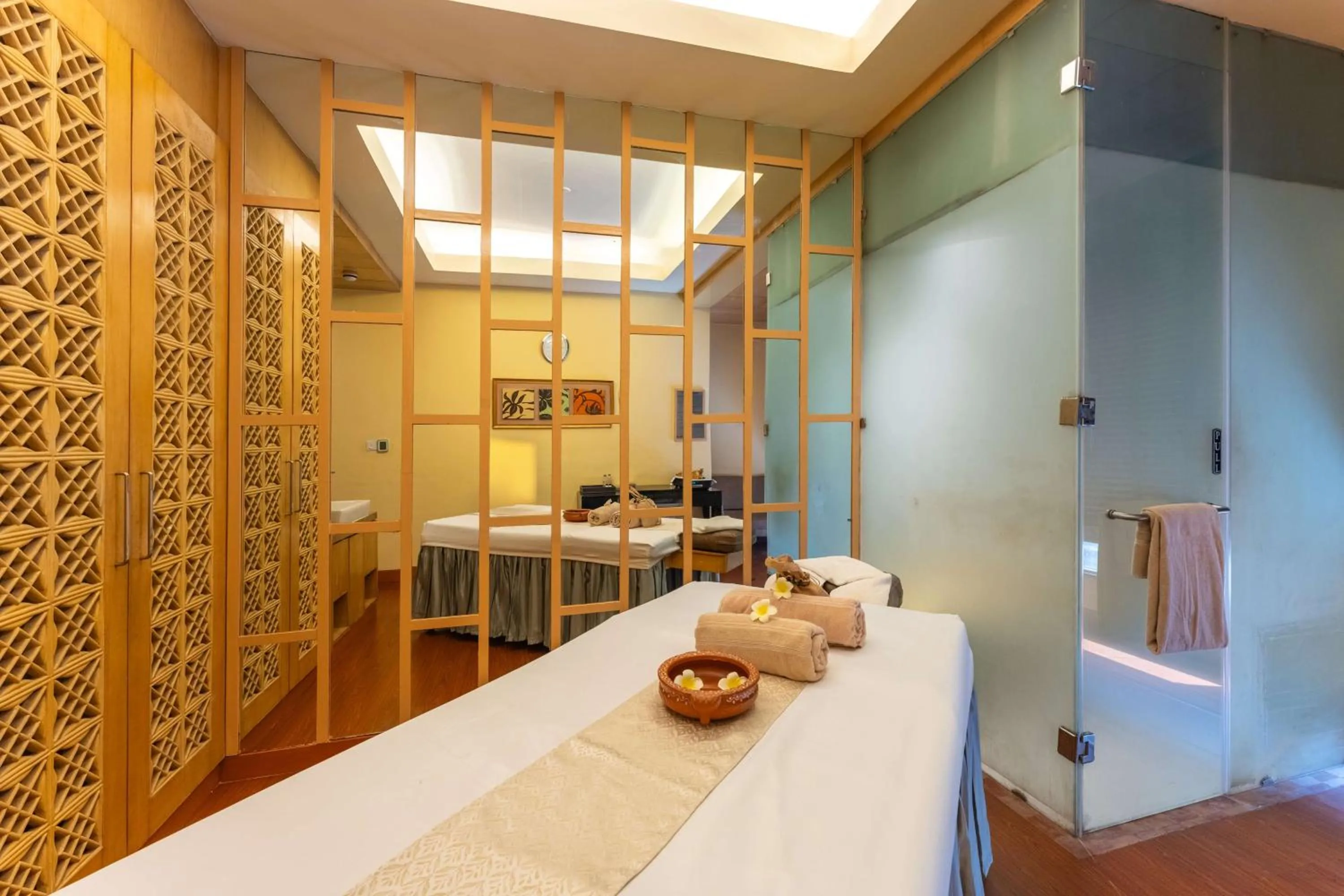 Spa and wellness centre/facilities in Radisson Blu Hotel, Indore