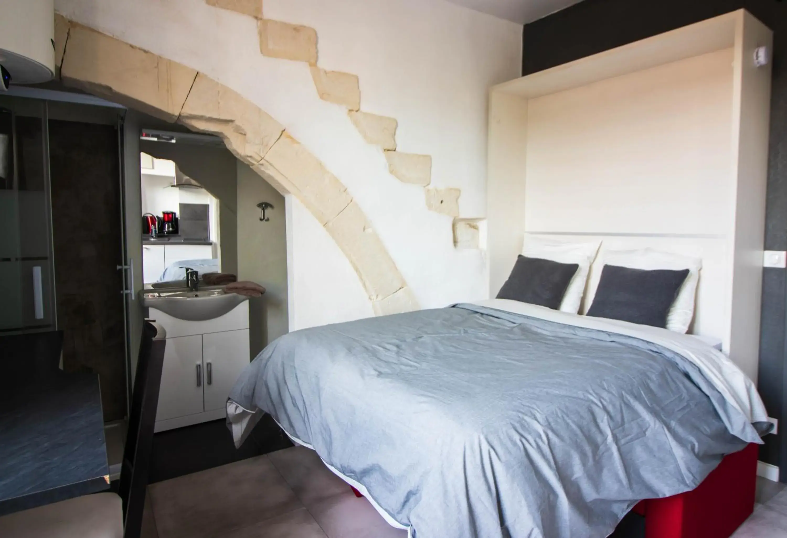 Bed in La Villa Tria Castella Bed in La Villa Tria Castella