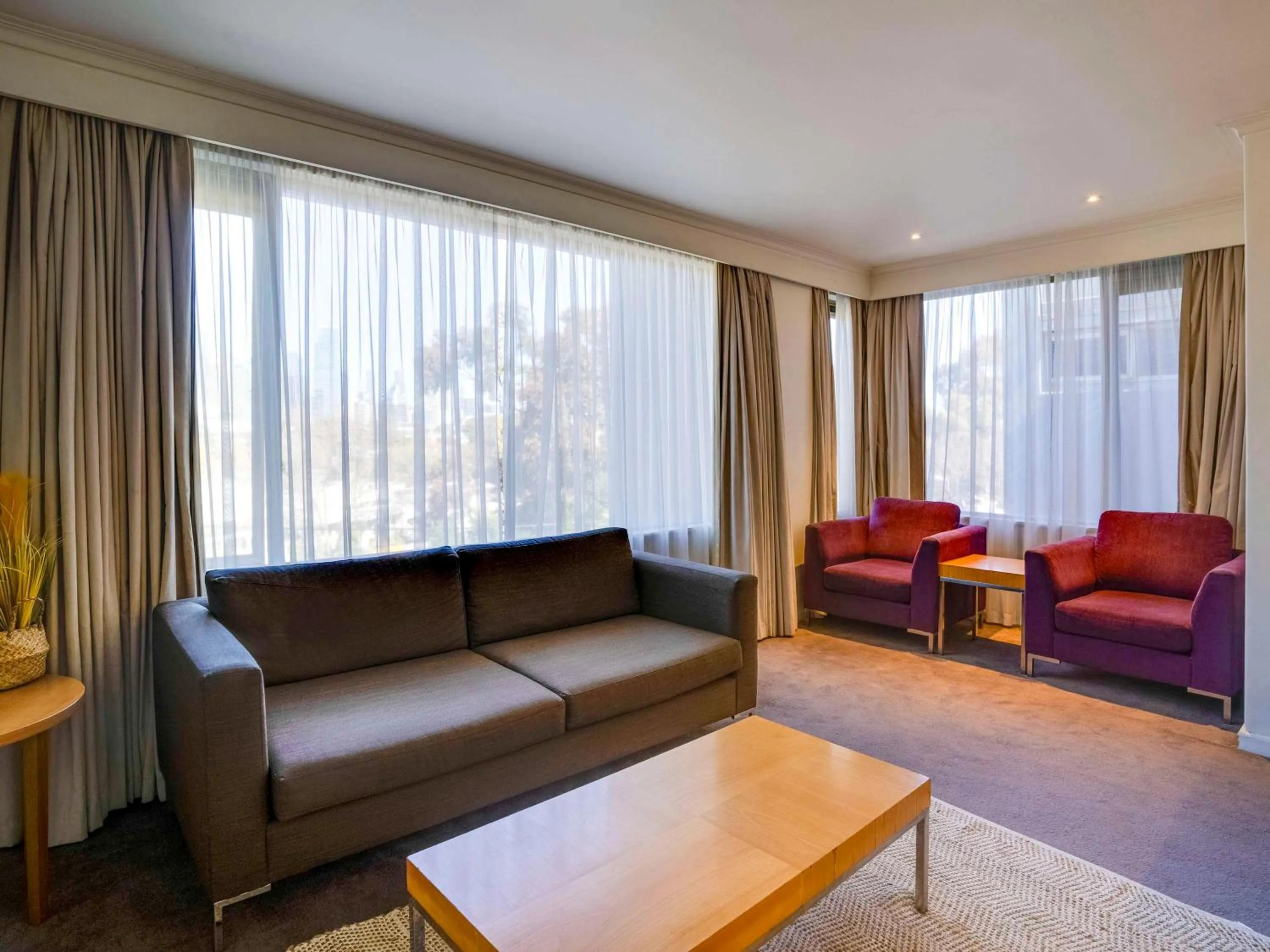 Photo of the whole room in Mercure North Melbourne