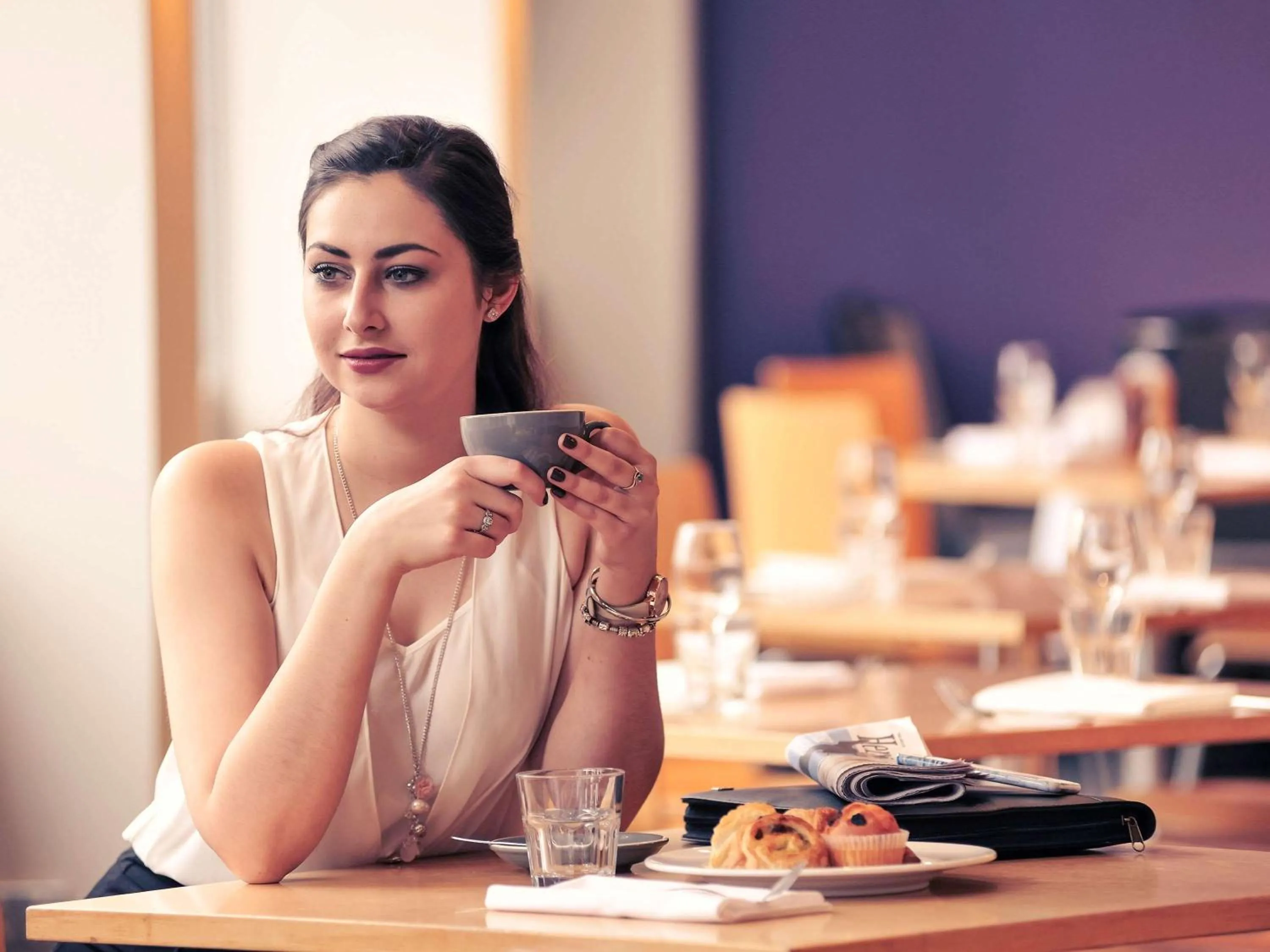 Restaurant/places to eat in Mercure North Melbourne