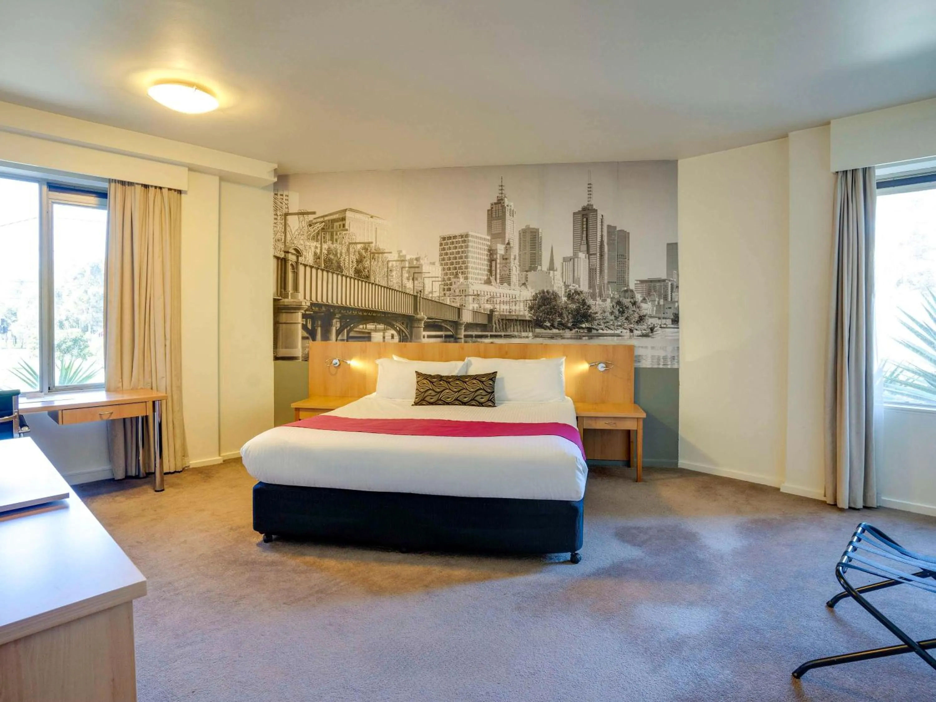 Photo of the whole room, Bed in Mercure North Melbourne
