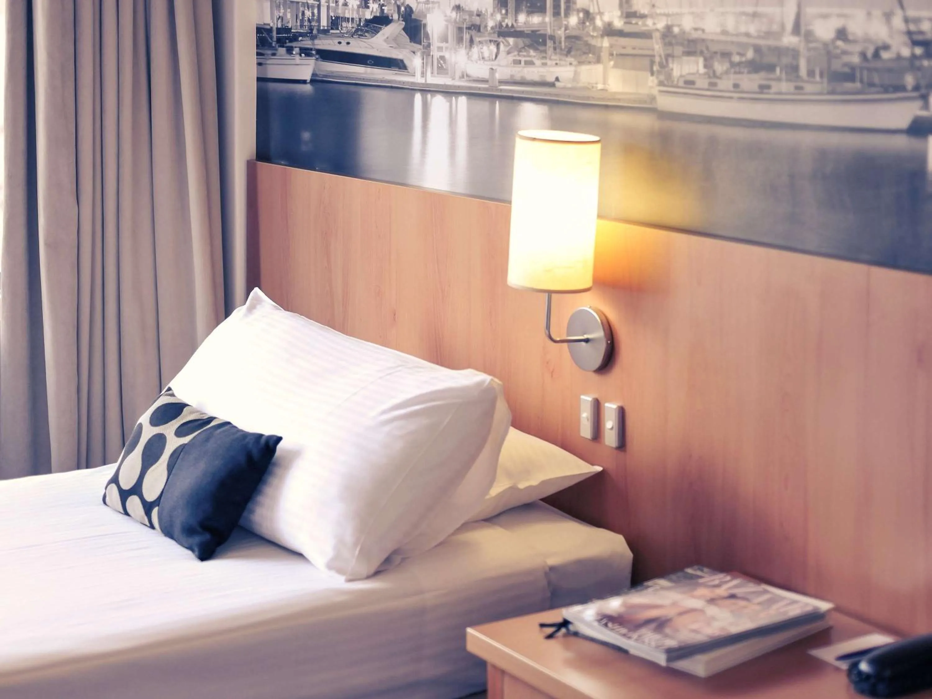 Bedroom, Bed in Mercure North Melbourne