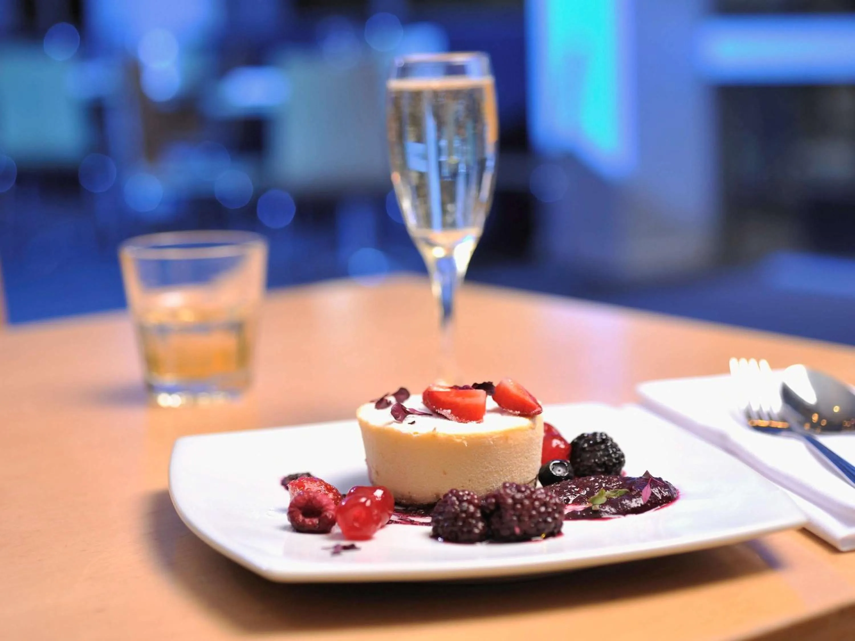 Restaurant/places to eat in Mercure North Melbourne