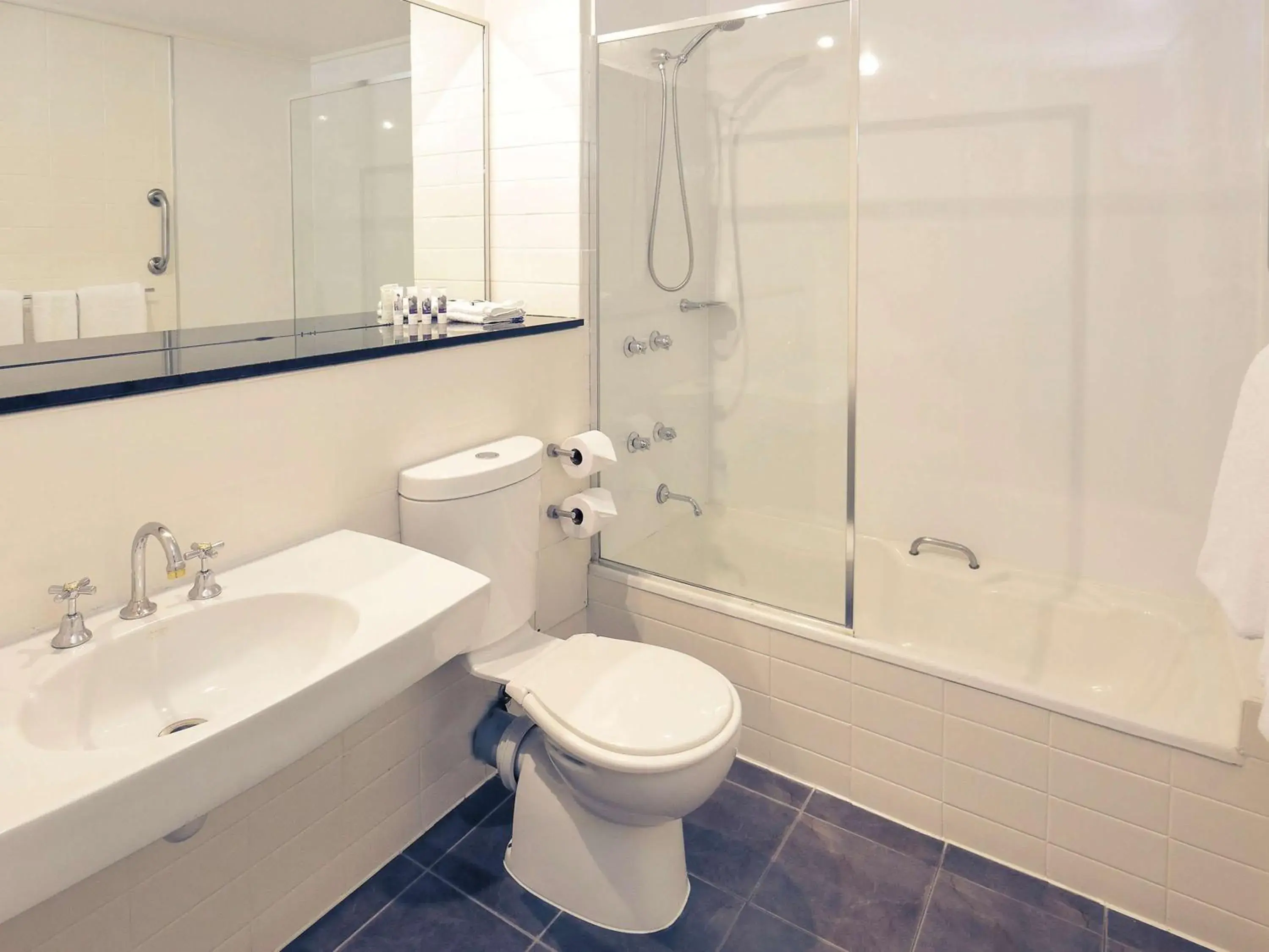 Bedroom in Mercure North Melbourne Bedroom in Mercure North Melbourne