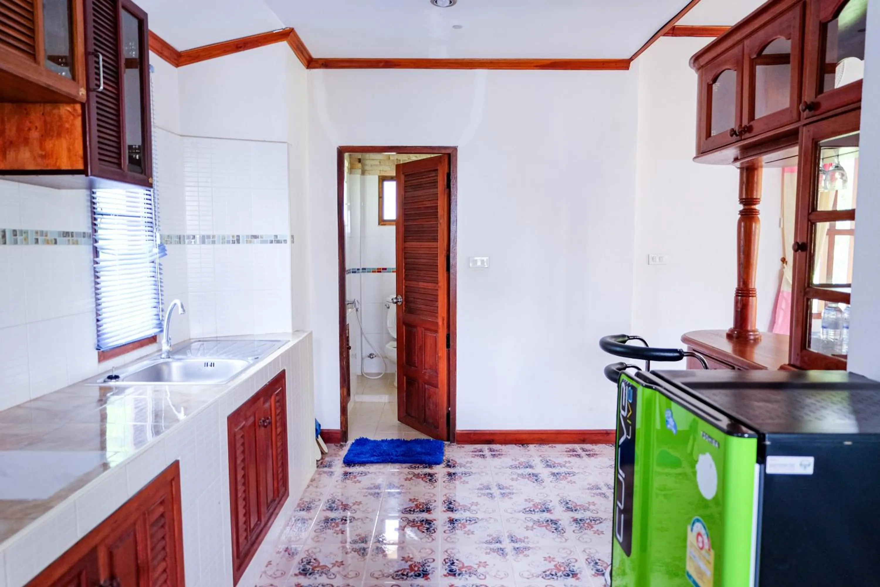 dishwasher in Mont Goei Pai