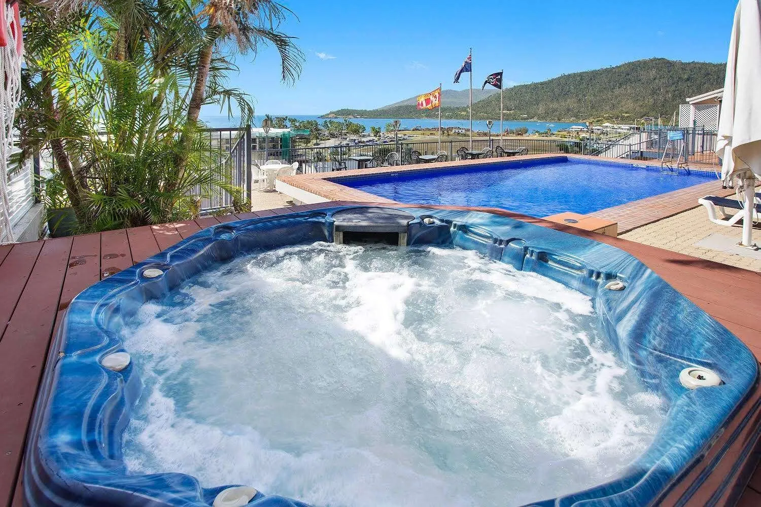 Hot Tub in Central Ocean View Studio 27a KIDS STAY FREE